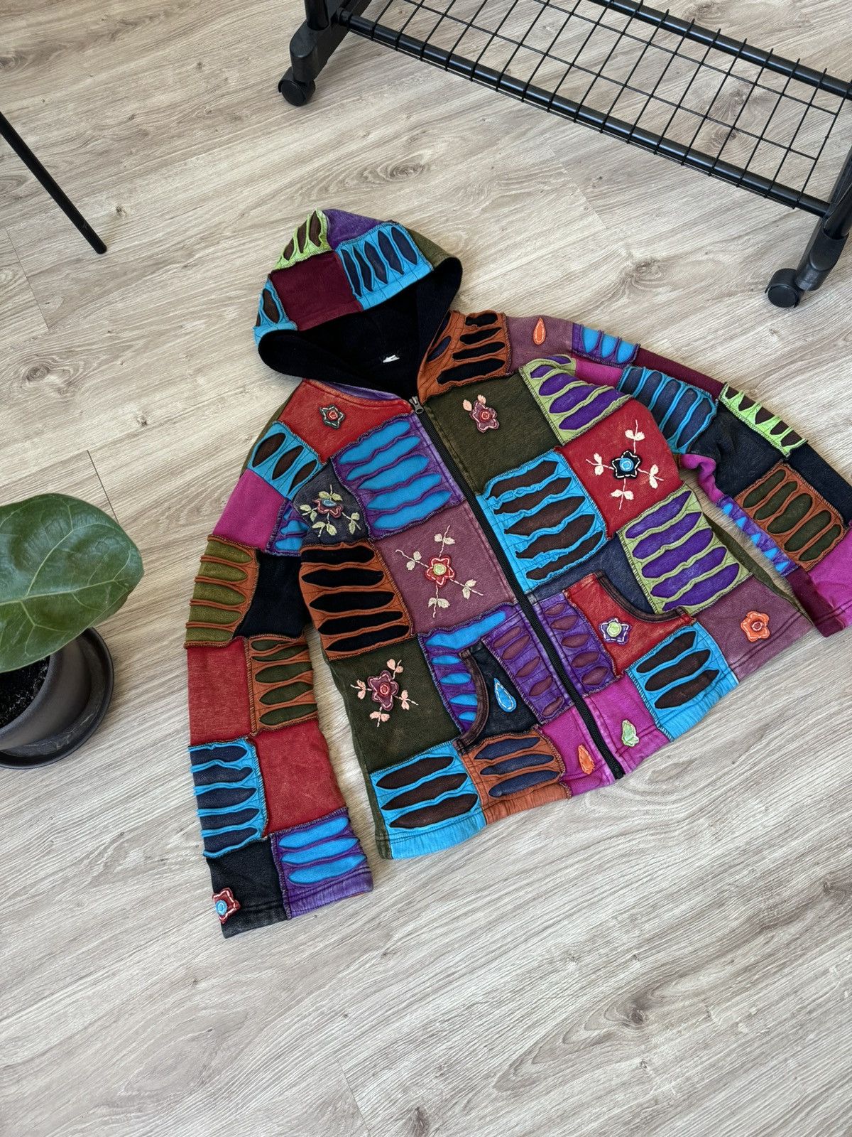 Vintage Vintage Y2K Japanese Patchwork Flowers Nepal Fleece Hoodie Size L / US 10 / IT 46 - 2 Thumbnail