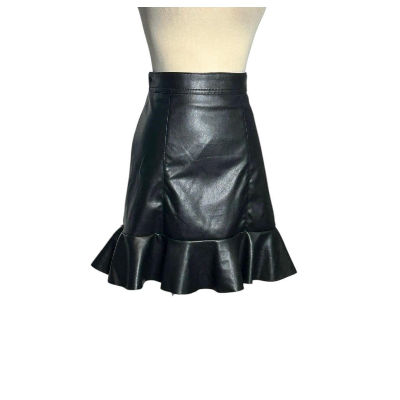 H&M H&M black vegan leather mini skirt size 0 Size 25" / US 0 / IT 36 - 1 Thumbnail