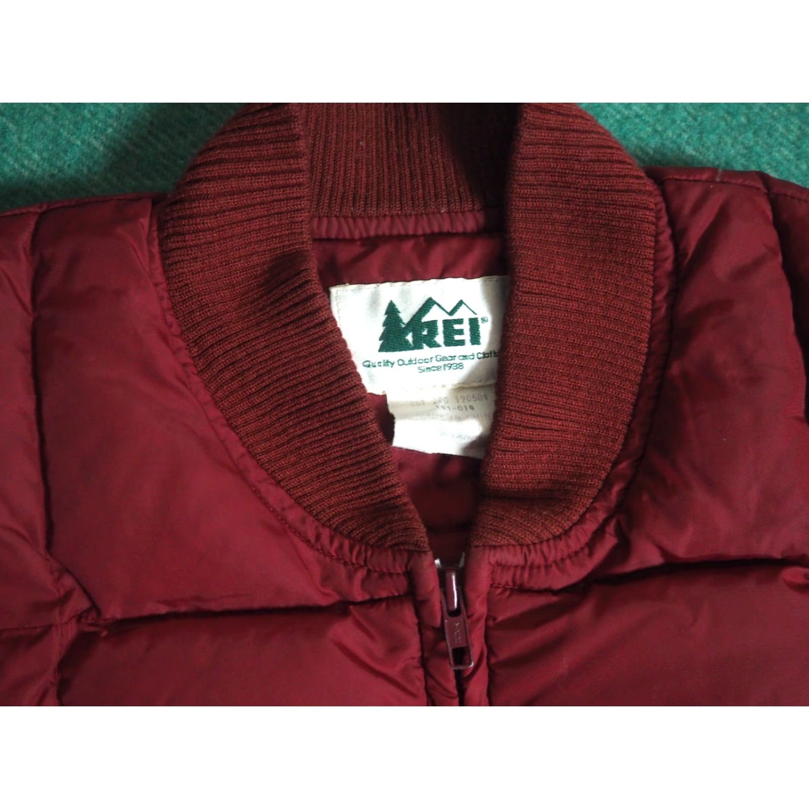 Vintage VTG 80s REI Dark Red Outdoor Full Zip Lodge Hiking Down Puffer Vest Mens XL Size US XL / EU 56 / 4 - 3 Thumbnail