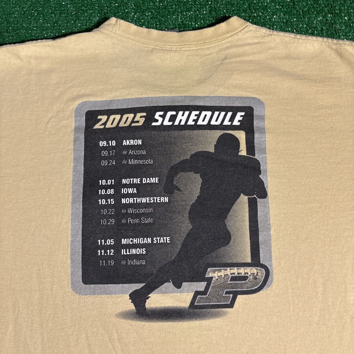 Nike Vintage 2005 Nike Center Swoosh Purdue Football Tee Size XL Size US XL / EU 56 / 4 - 4 Thumbnail
