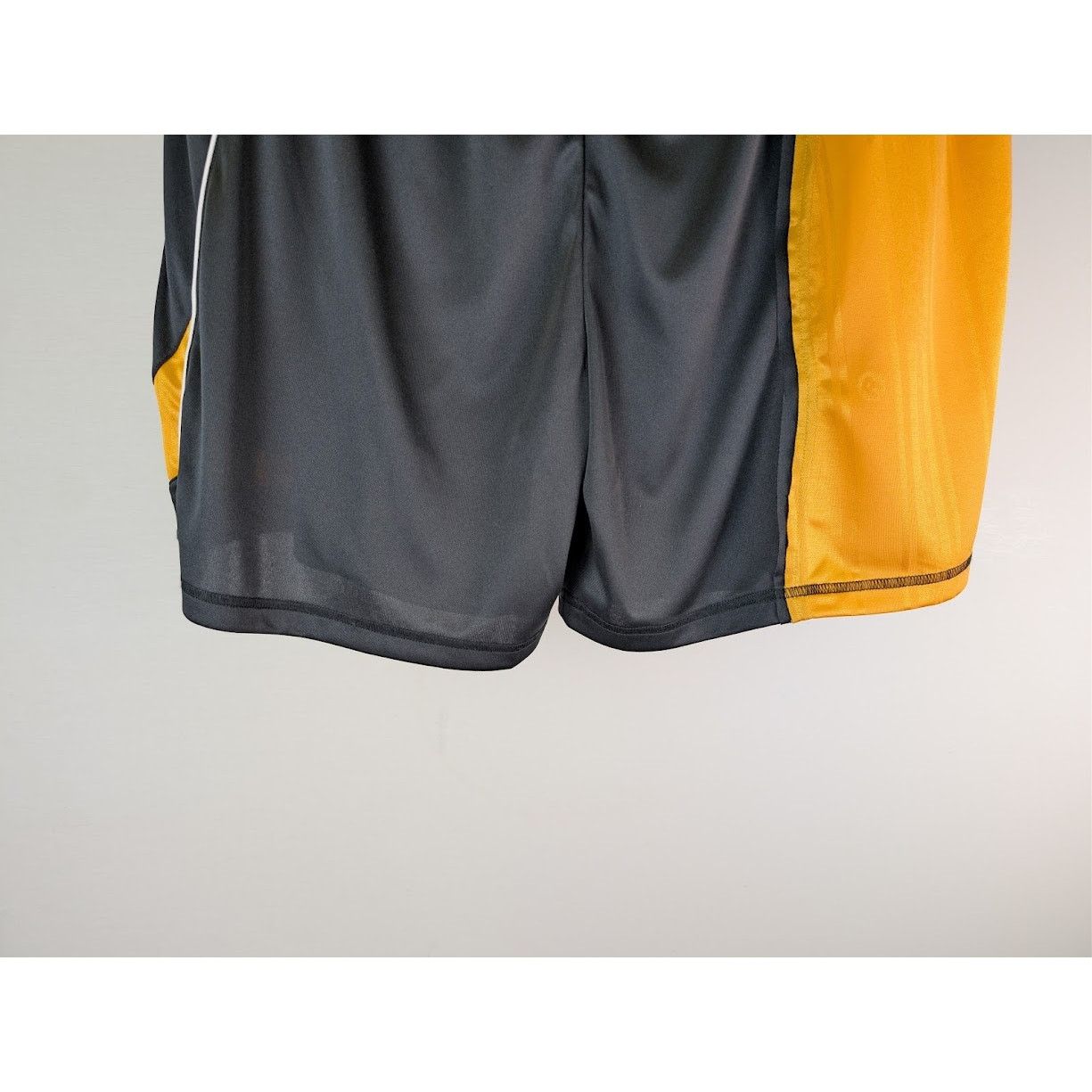 o1rshd1 College Football Shorts in Black/Gold