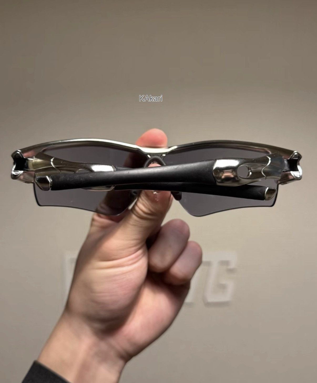 Oakley Gray Shield Sunglasses with Tinted Lenses Size ONE SIZE - 6 Thumbnail