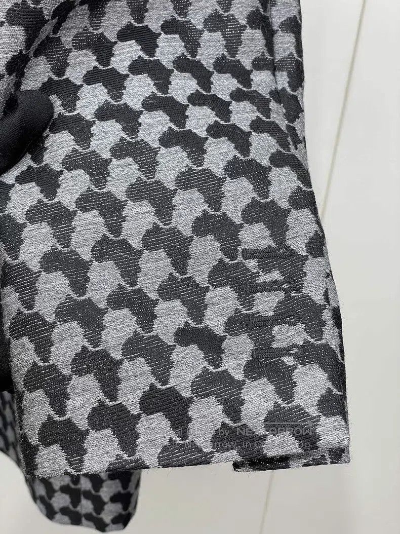 Louis Vuitton Louis Vuitton Black and grey suit jacket Size US M / EU 48-50 / 2 - 3 Thumbnail