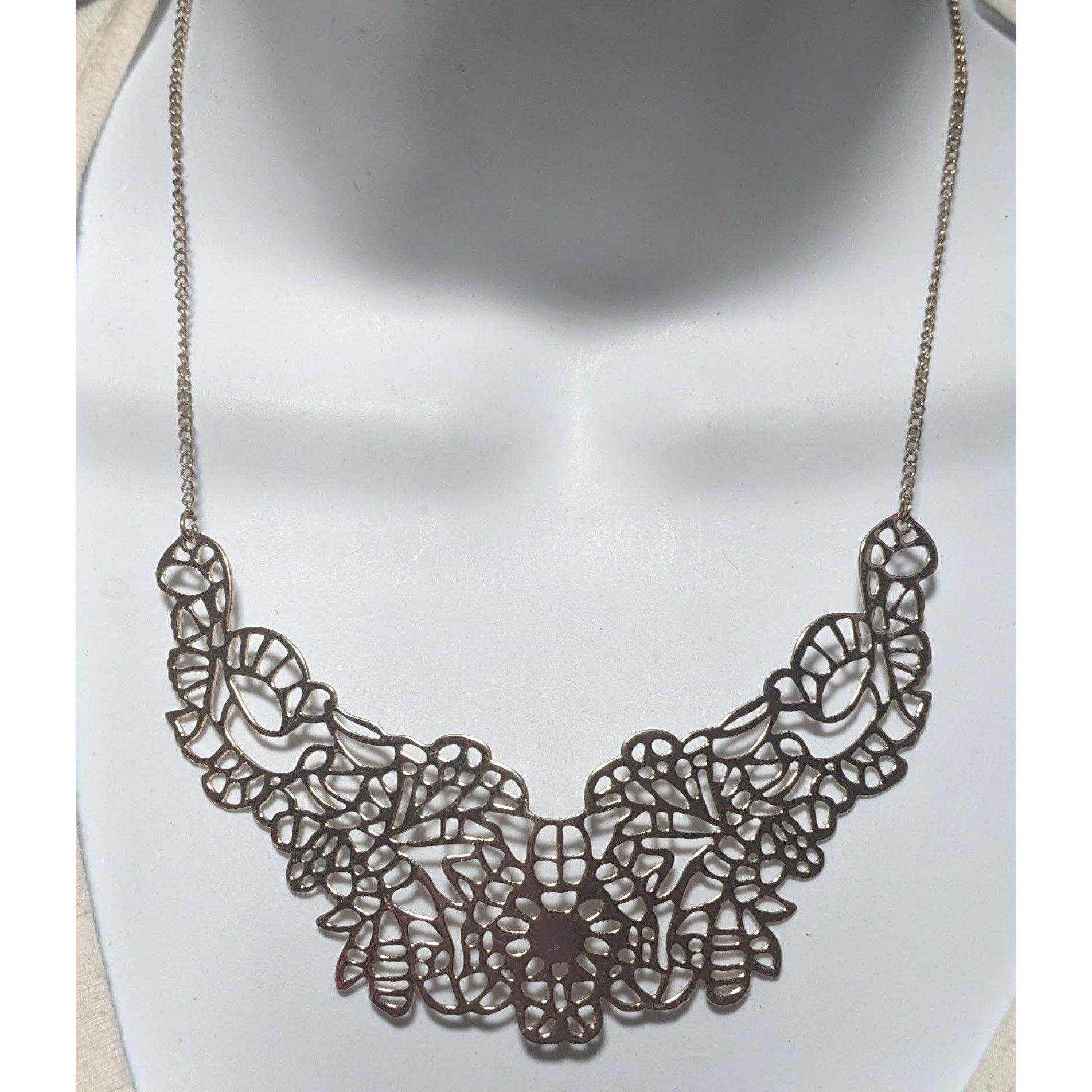 Other Elegant Floral Gold Cutout Necklace Size ONE SIZE - 5 Thumbnail