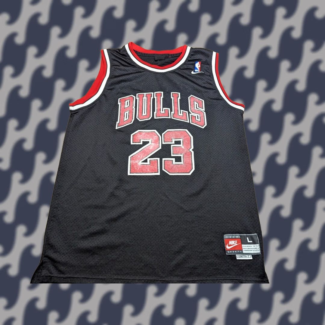 Nike Nike Michael Jordan #23 Mens Basketball Jersey L Black NBA 90s Red Jersey Mens L Black 90s Nike Basketball Jersey Size US L / EU 52-54 / 3 - 1 Thumbnail
