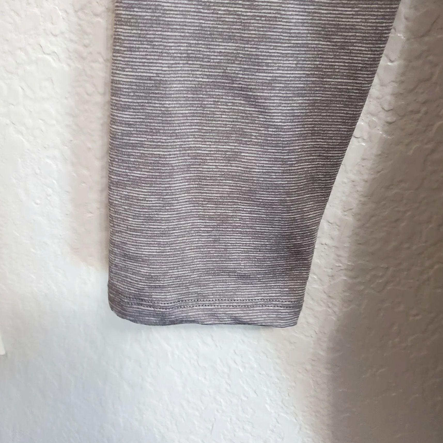 Vintage Lucy Womens Top M Gray Manifest Long Sleeve V Back Stretch Ruched Side Activewear/Travel Casual Shirt Size M / US 6-8 / IT 42-44 - 6 Thumbnail
