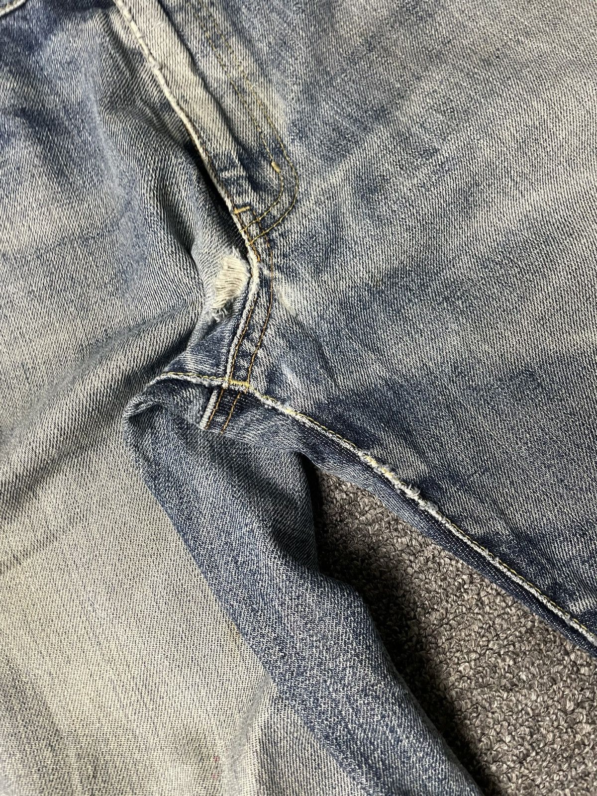Japanese Brand × Uniqlo × Vintage Uniqlo Original Basic Easy Fit Straight Cut Jeans (134) Size US 33 - 7 Thumbnail