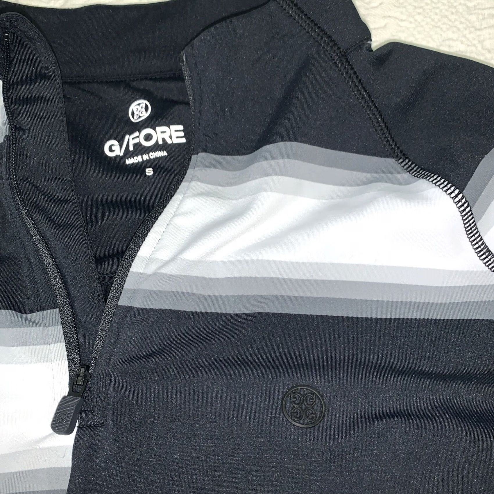 G/FORE G/FORE Offset Gradient Stripe Tech Quarter Zip Top Women’s Golf Shirt Size S / US 4 / IT 40 - 2 Thumbnail