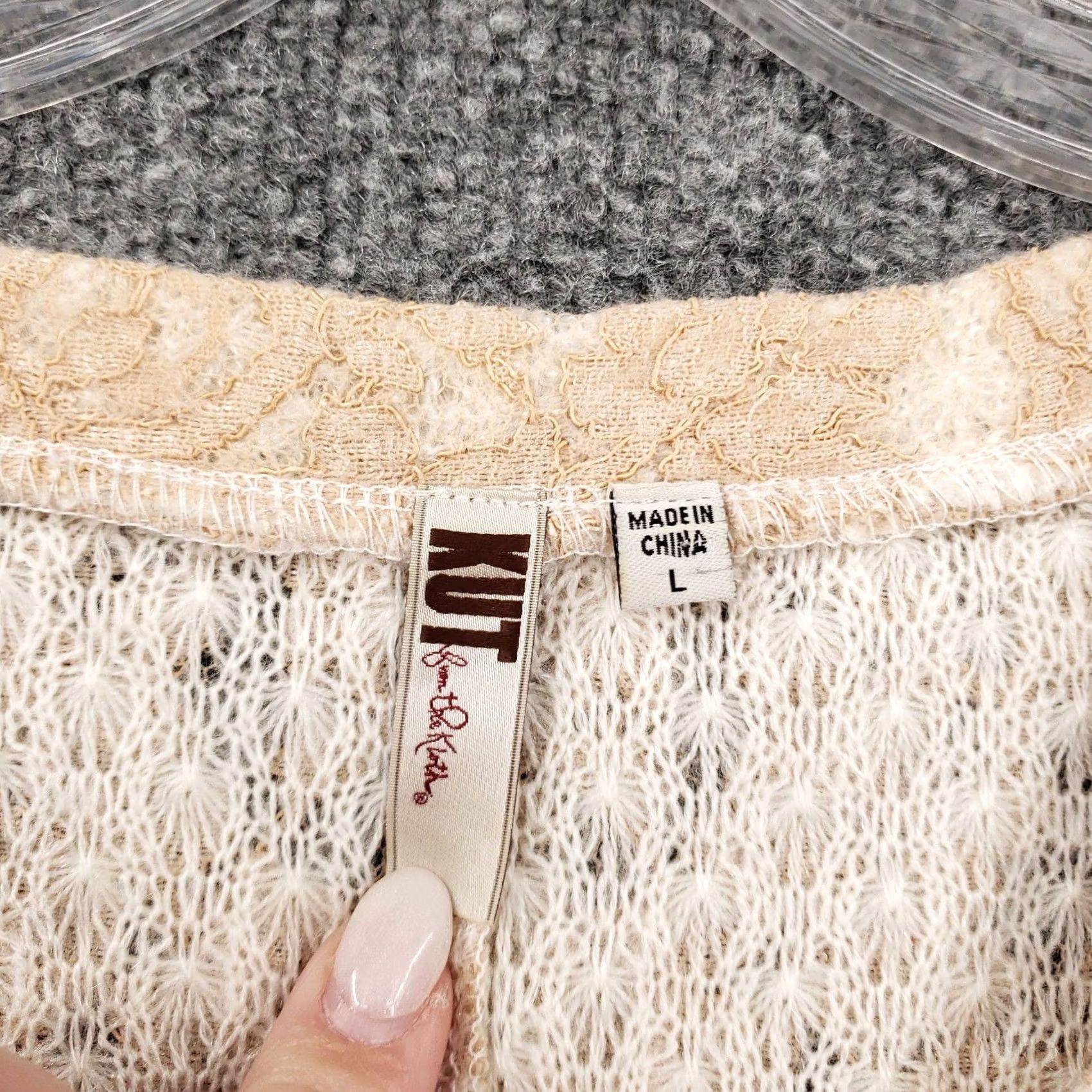 Vintage KUT from the Kloth Top Womens L Large Beige Lace V Neck Long Sleeve Pullover Size L / US 10 / IT 46 - 4 Thumbnail