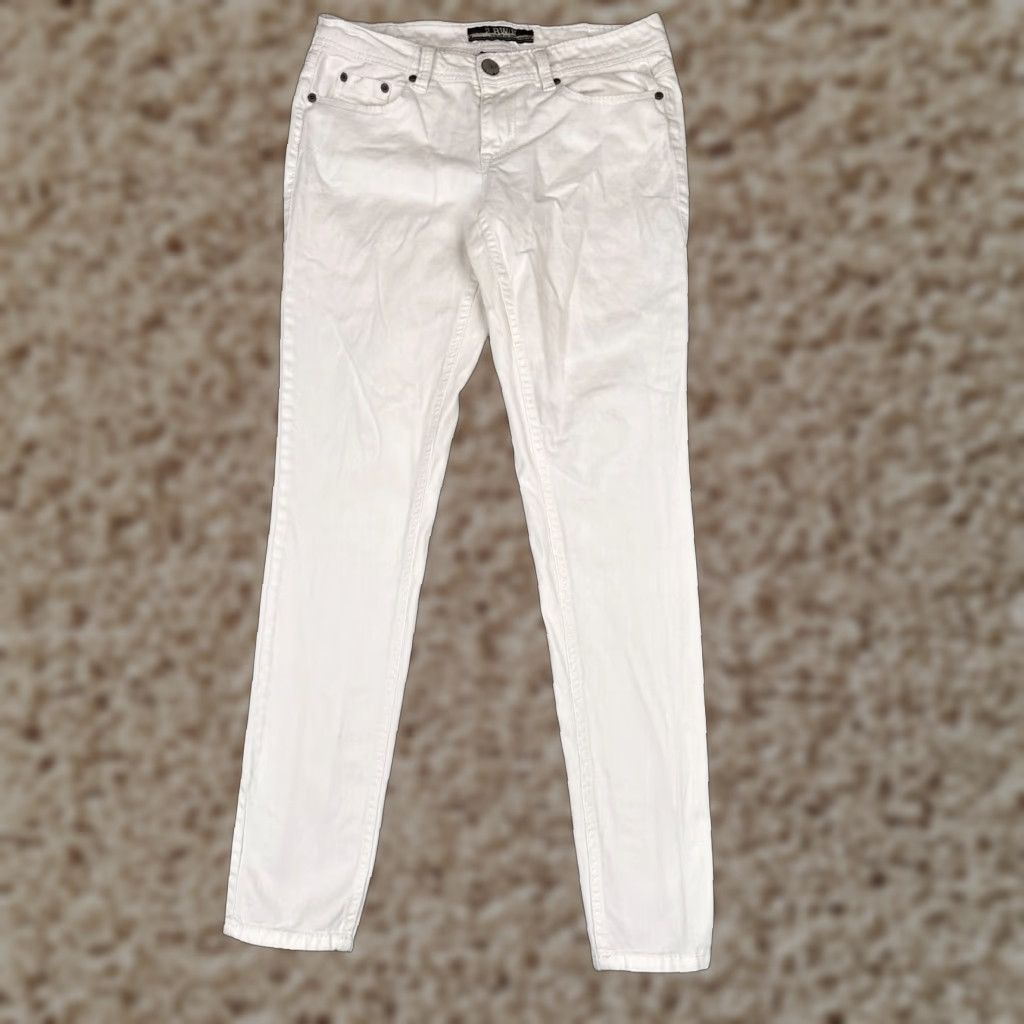Vintage To Be With You Juniors White Skinny Jeans 30x30 Denim Cotton Blend Low Rise Embroidered 5-Pocket Womens Size 7 Size 28" / US 6 / IT 42 - 1 Thumbnail