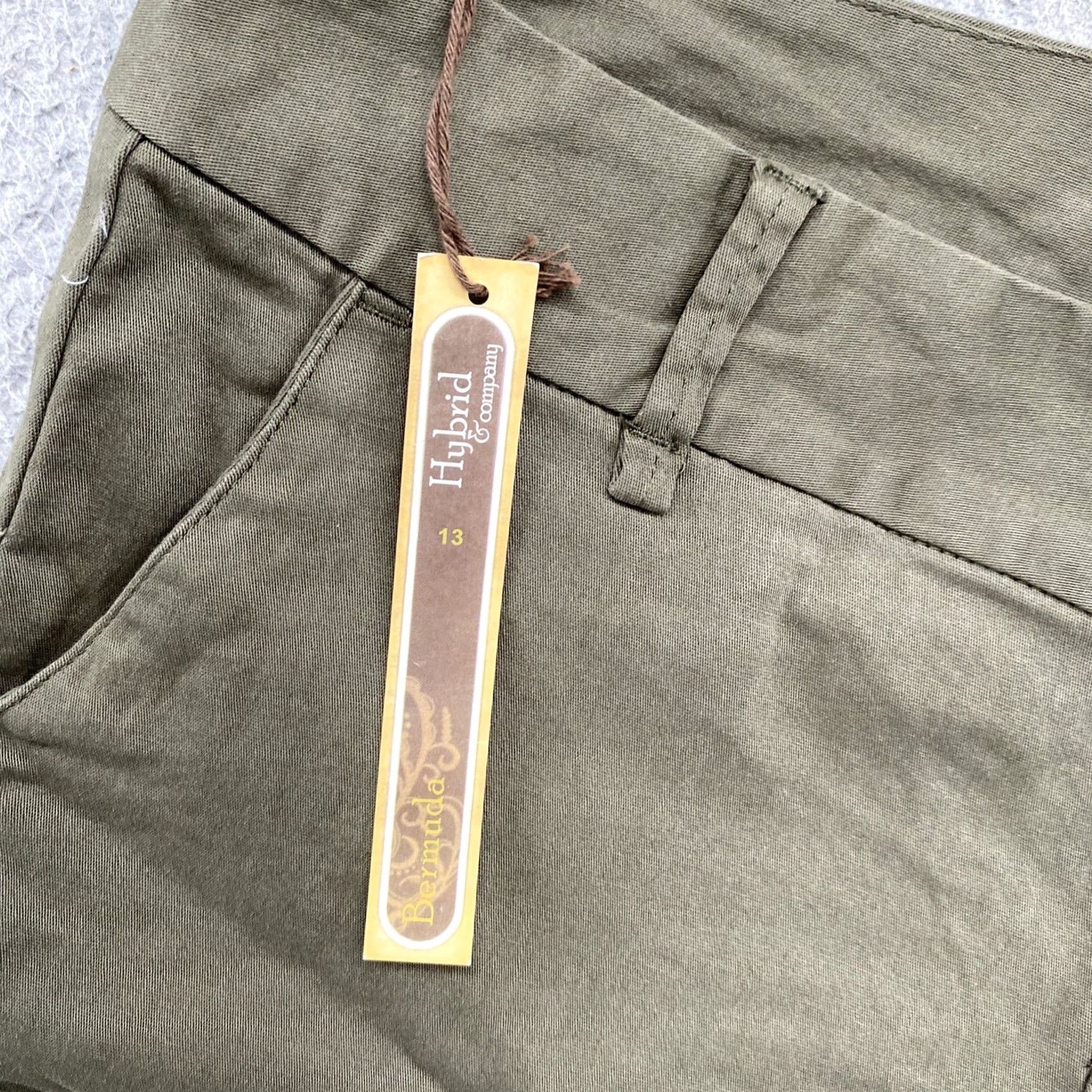 Vintage HYBRID Bermuda Green Mid Rise Flat Front Casual Shorts Size 13 Womens Juniors Cotton Blend Pocket Slit Pockets New Size 34" / US 12 / IT 48 - 4 Thumbnail