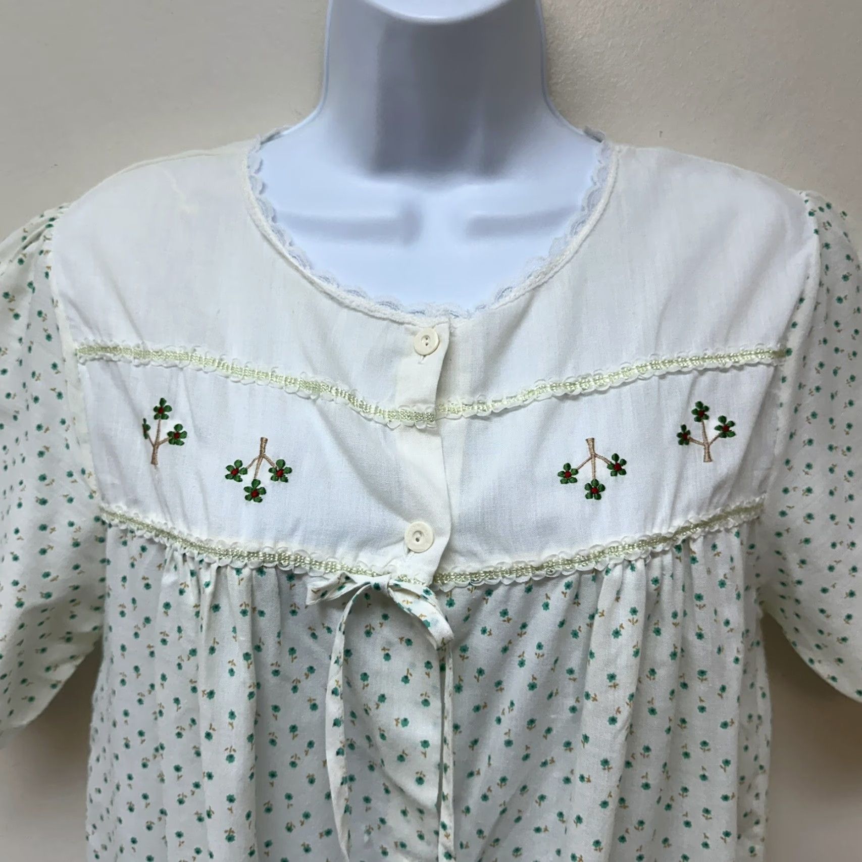 Vintage VINTAGE Dainty Floral Cotton House Dress Nightgown Button Front Embroidered M Leslies Shirt/ Dress? Size M / US 6-8 / IT 42-44 - 3 Thumbnail