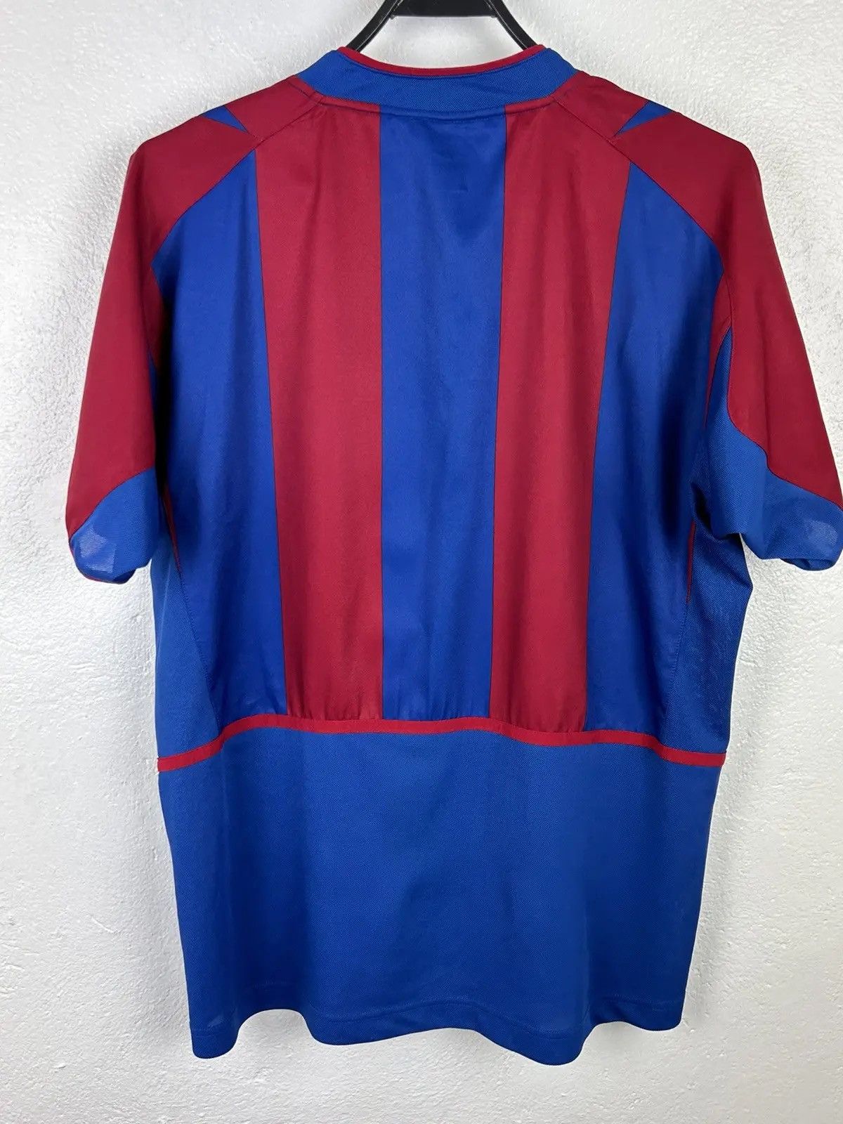 Nike Vintage Nike x FC Barcelona 2002/03 Home Kit Youth Jersey Size US S / EU 44-46 / 1 - 5 Thumbnail