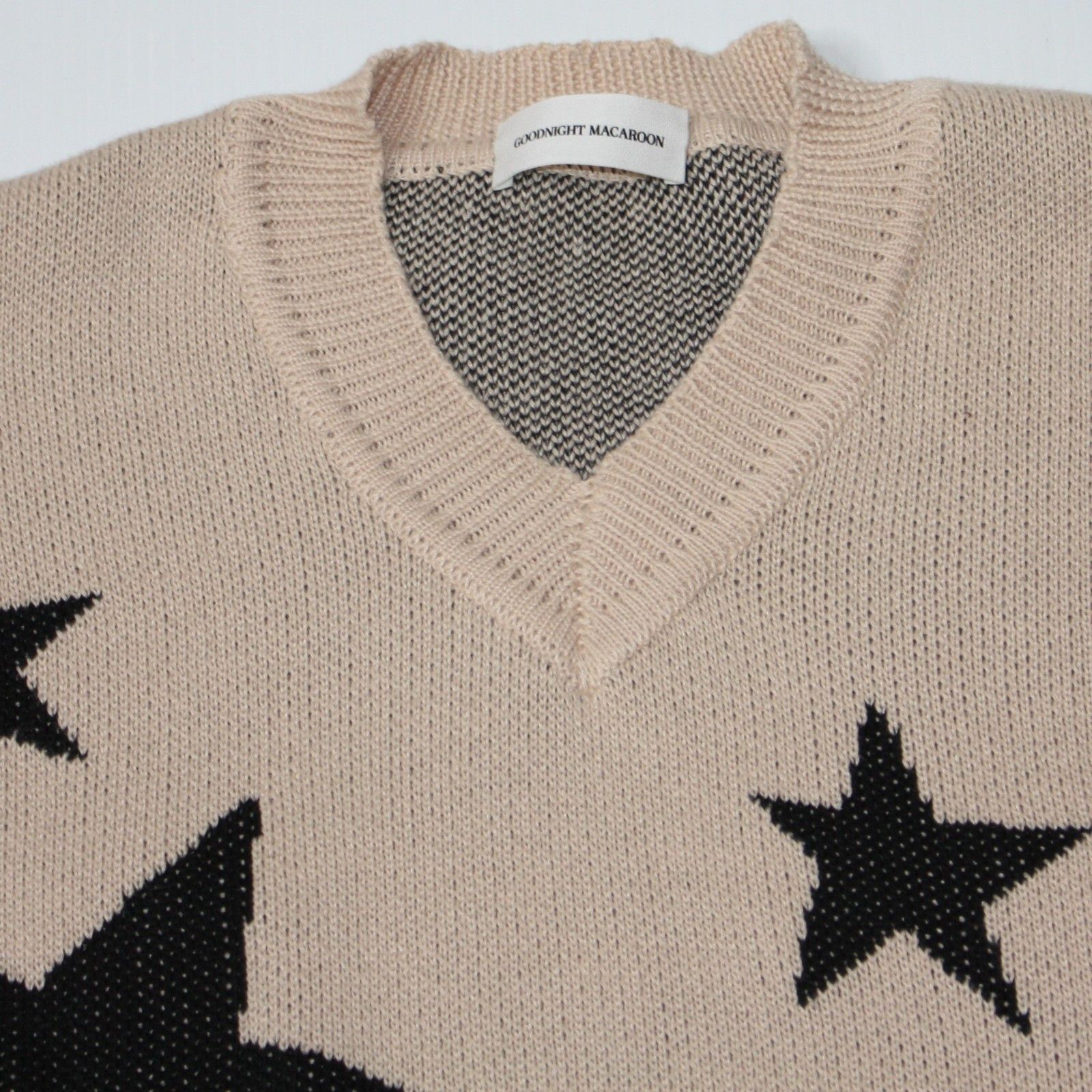 Other Goodnight Macaroon Anna V-neck Tan with Star Print Sweater Size ONE SIZE - 3 Thumbnail
