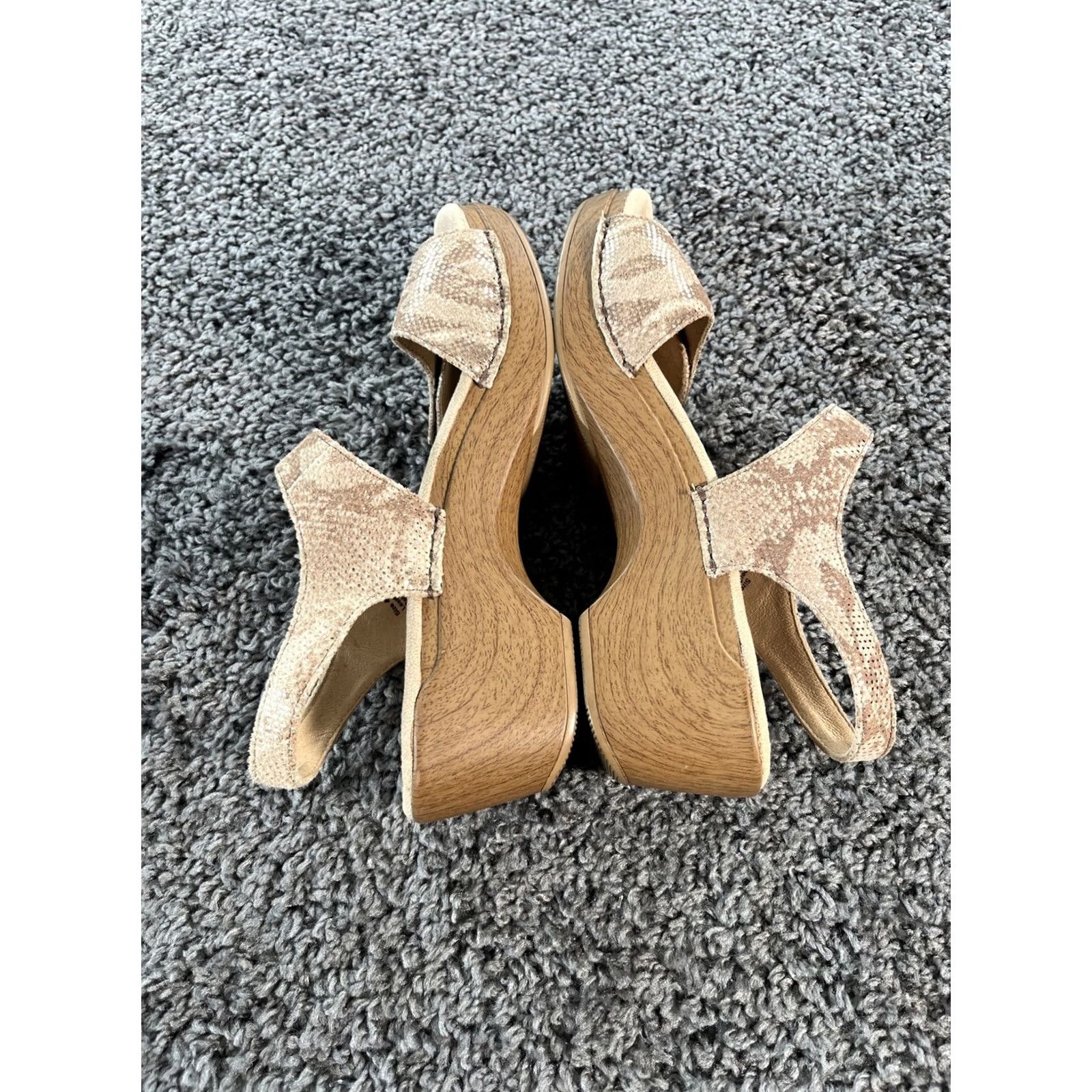 Dansko Dansko Sandal Wedge Open Toe Ankle Strap Snake Womens 11.5 Beige Leather Slingback Heel 2" Size US 12 / IT 42 - 5 Thumbnail