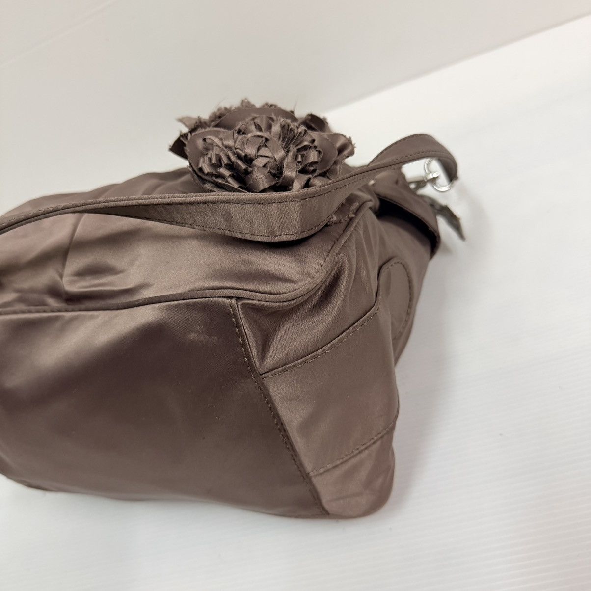 Guess Guess Y2K Vintage Silk 2 Way Handbag Size ONE SIZE - 6 Thumbnail