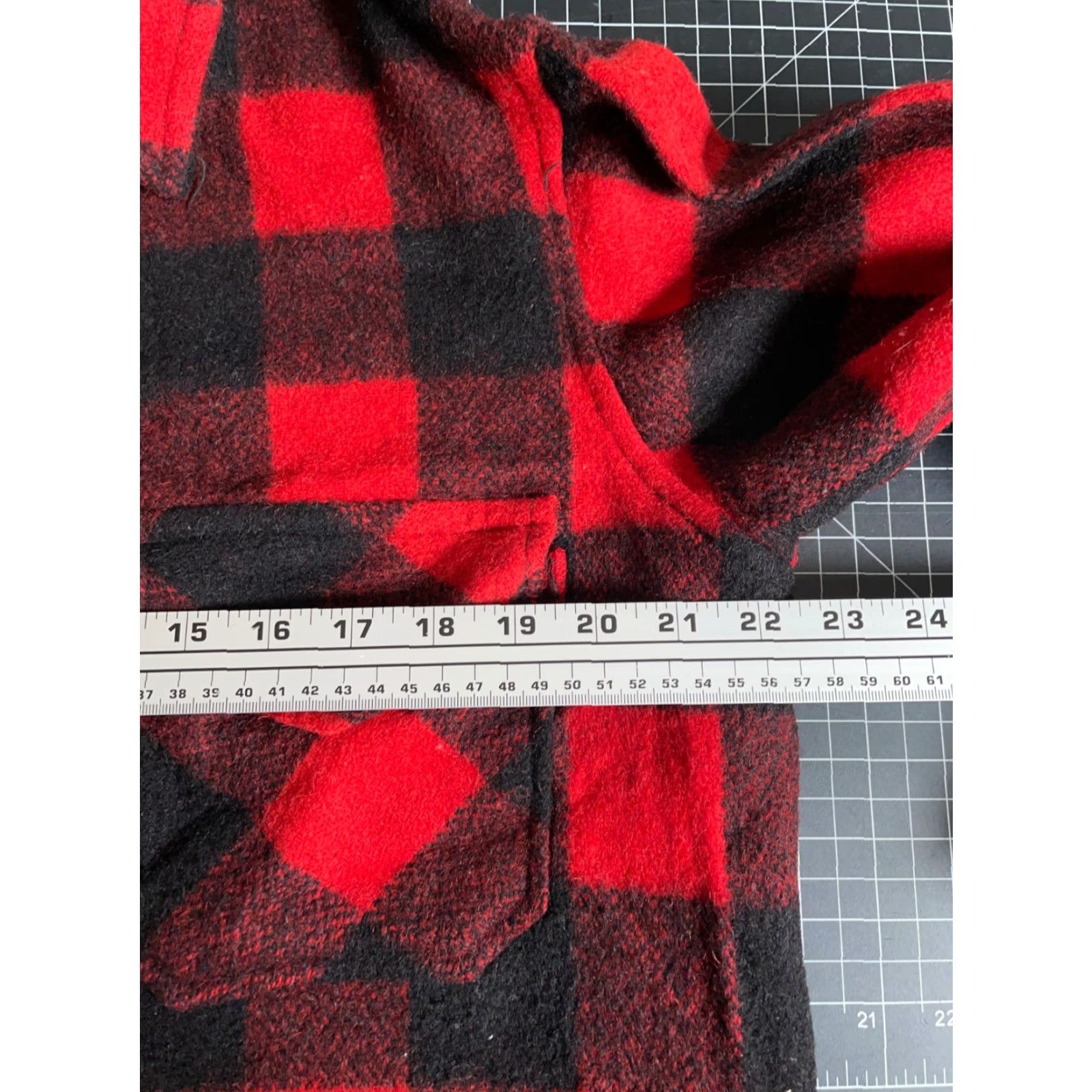Vintage VINTAGE 80s Wool Heavyweight Shirt Jacket Men Medium Red Black Buffalo Plaid Workwear Shirt Jacket Size US M / EU 48-50 / 2 - 5 Thumbnail