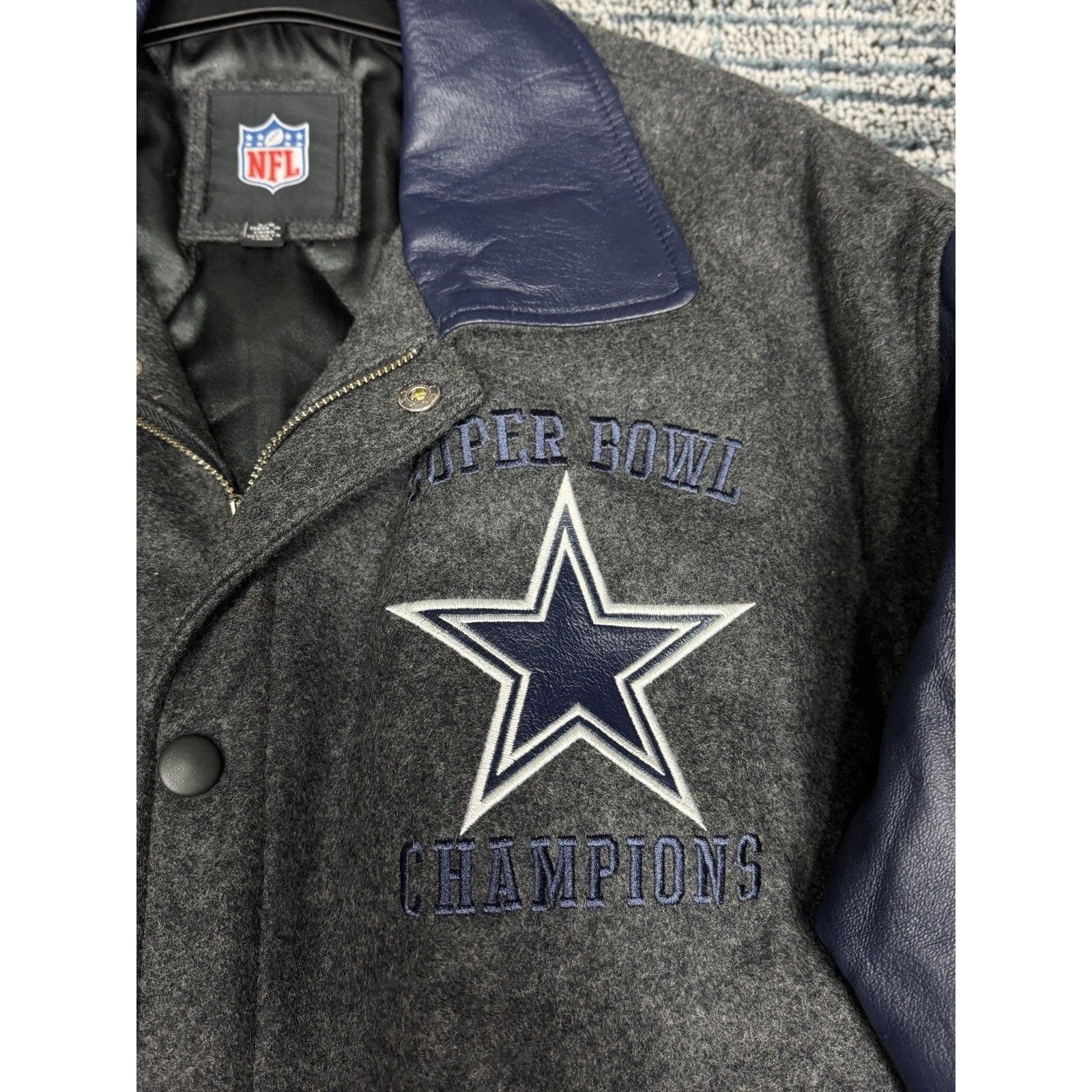 NFL Dallas Cowboys Súper Bowl Champions Varsity Jacket Sz L NFL Size US L / EU 52-54 / 3 - 7 Thumbnail