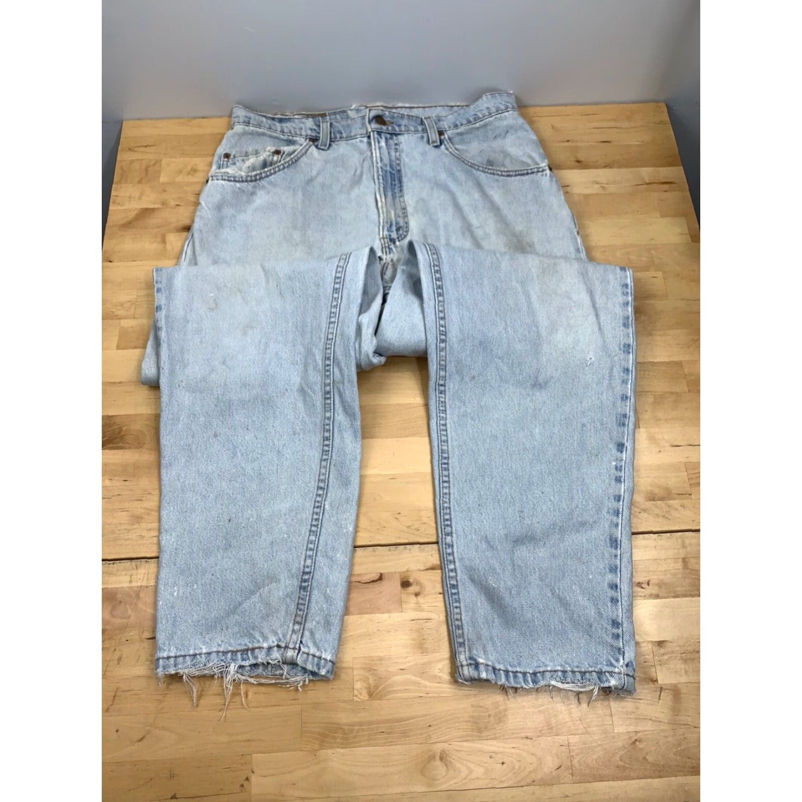 Levi's Mens Levi's 560 Jeans Denim Blue Light Wash Comfort 33x32 Regular Inseam 32 Distress 4698 Size US 33 - 2 Thumbnail