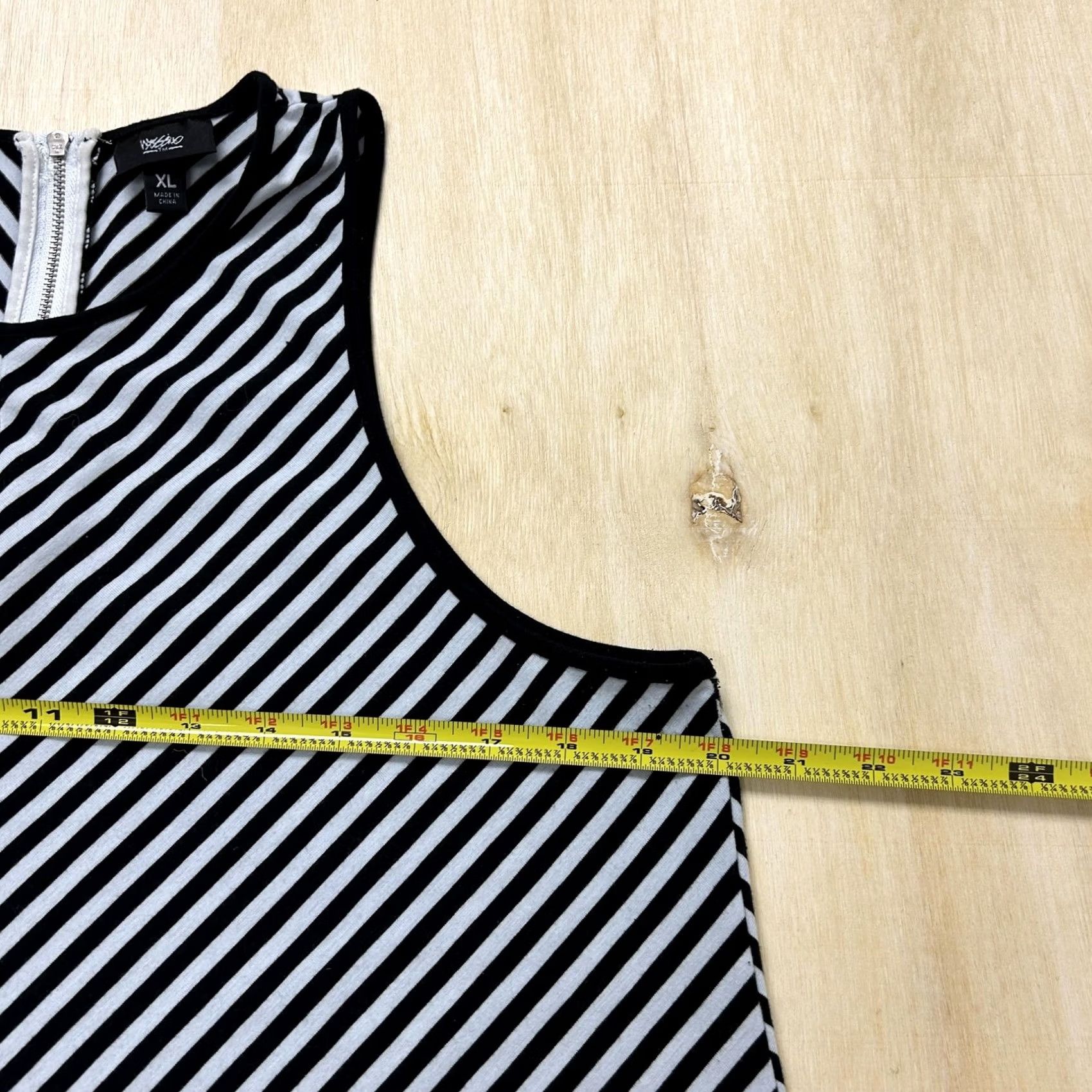 Mossimo Mossimo Tank Top Womens XL Black White Striped Chevron Sleeveless Zip Back Size XL / US 12-14 / IT 48-50 - 4 Thumbnail