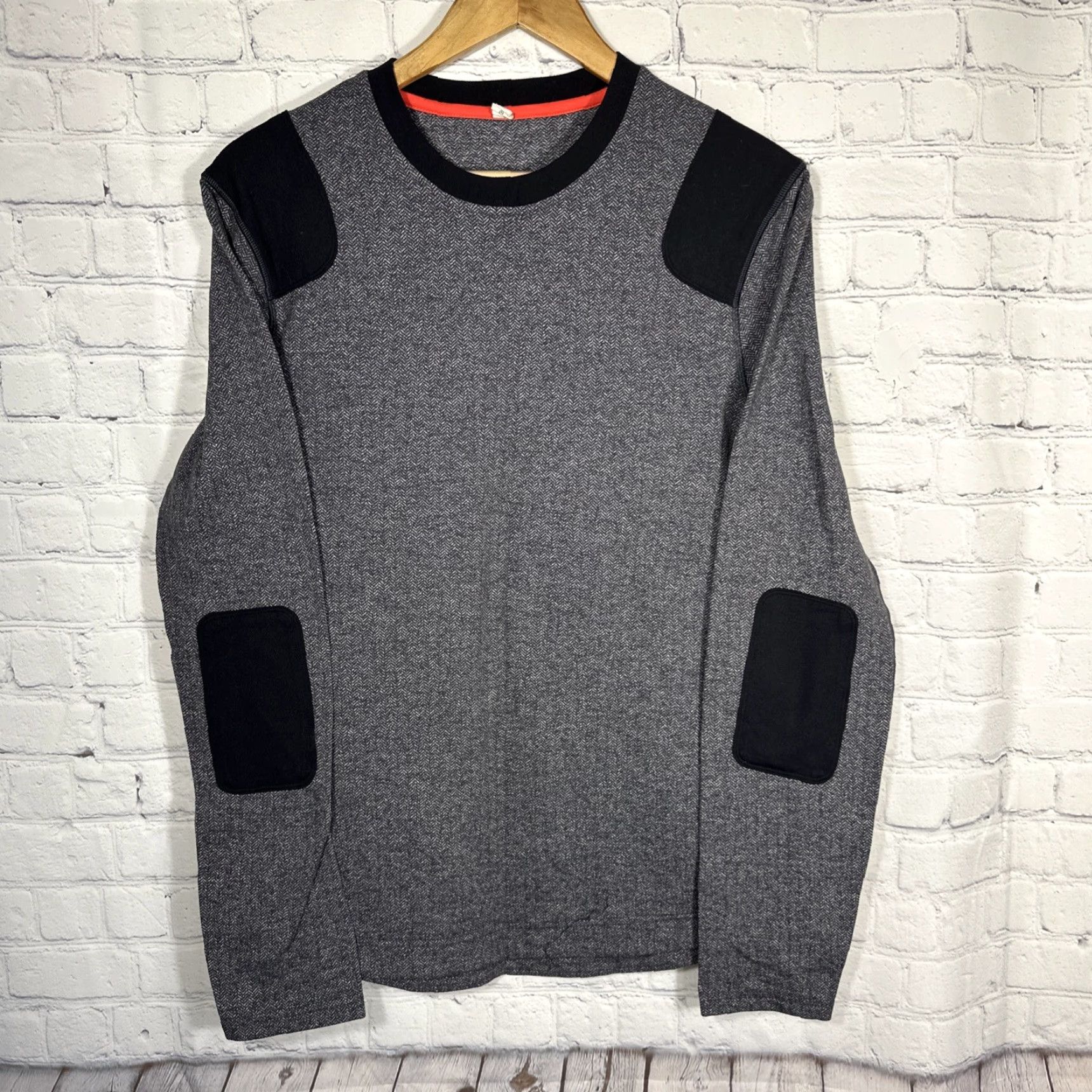 Lululemon Lululemon Sprint Shirt Mens Medium Gray Crew Neck Long Sleeve Elbow Patch Logo Regular Fit T-Shirt Size US M / EU 48-50 / 2 - 2 Thumbnail