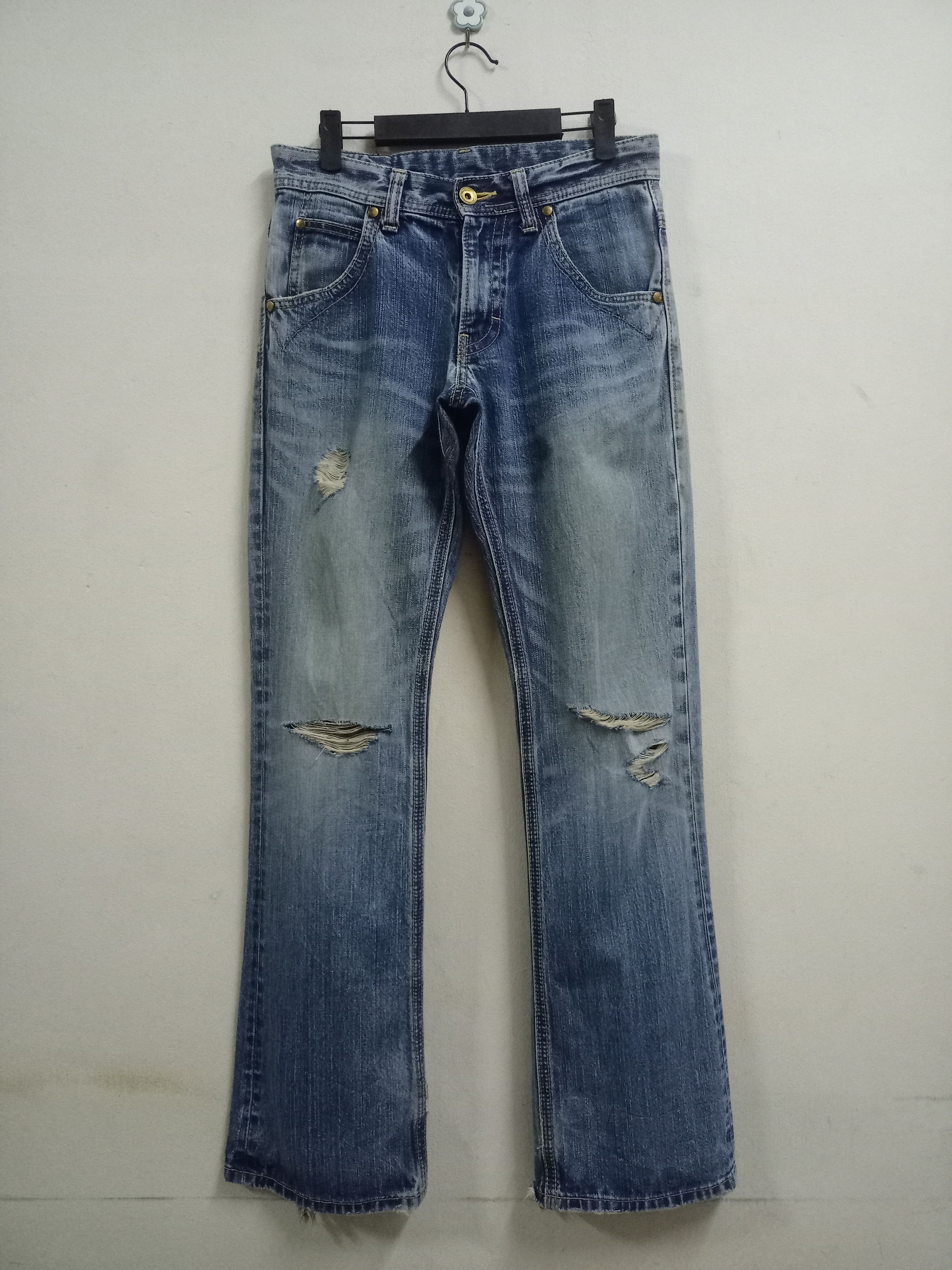 Wrangler Vintage Wrangler Blue Wash Distressed Flare Jeans 30x32 Size US 30 / EU 46 - 1 Thumbnail