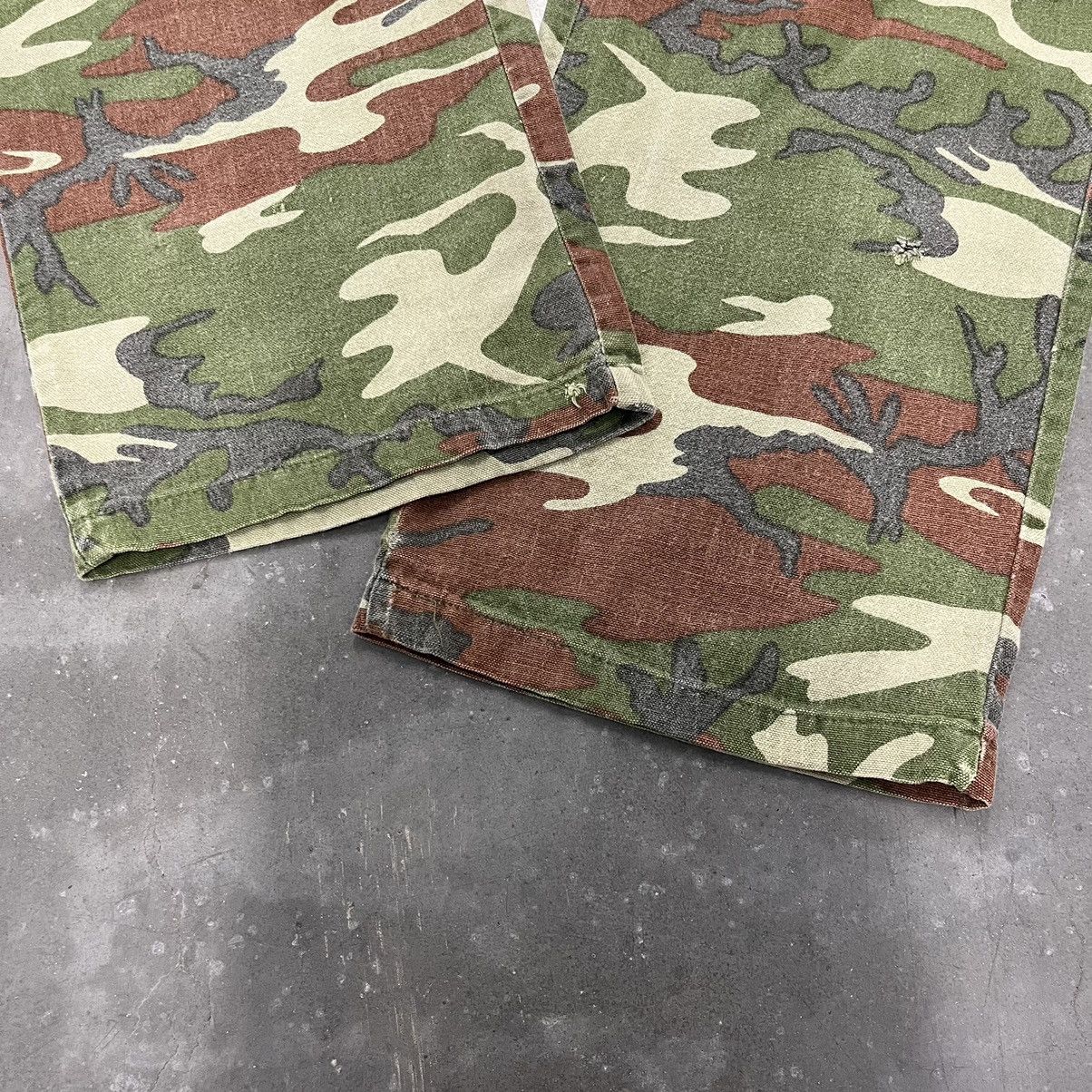 Vintage Vintage Camo Distressed Baggy Skate Work Wear Pants Size US 34 / EU 50 - 9 Thumbnail