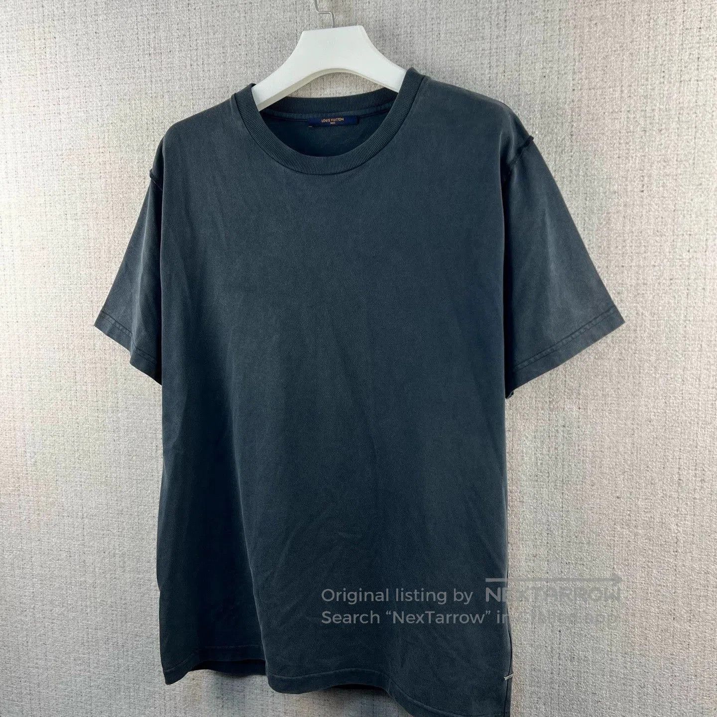 Louis Vuitton LOUIS VUITTON FW21 Solid Back Logo Tee. Size US XL / EU 56 / 4 - 2 Thumbnail