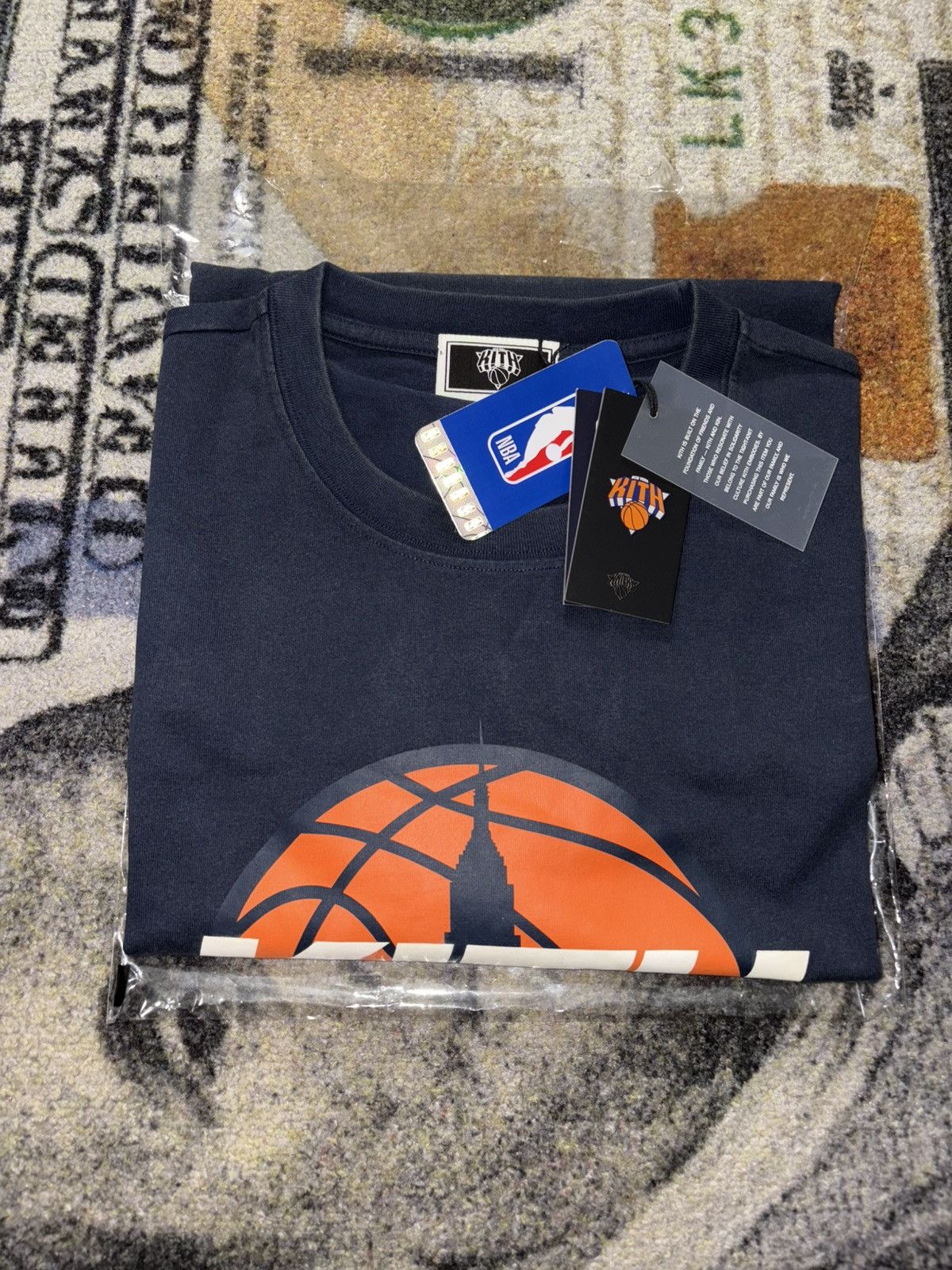 Kith × NBA Kith x New York Knicks Knickerbockers L/S Quinn Vintage Tee Size US XXL / EU 58 / 5 - 2 Thumbnail