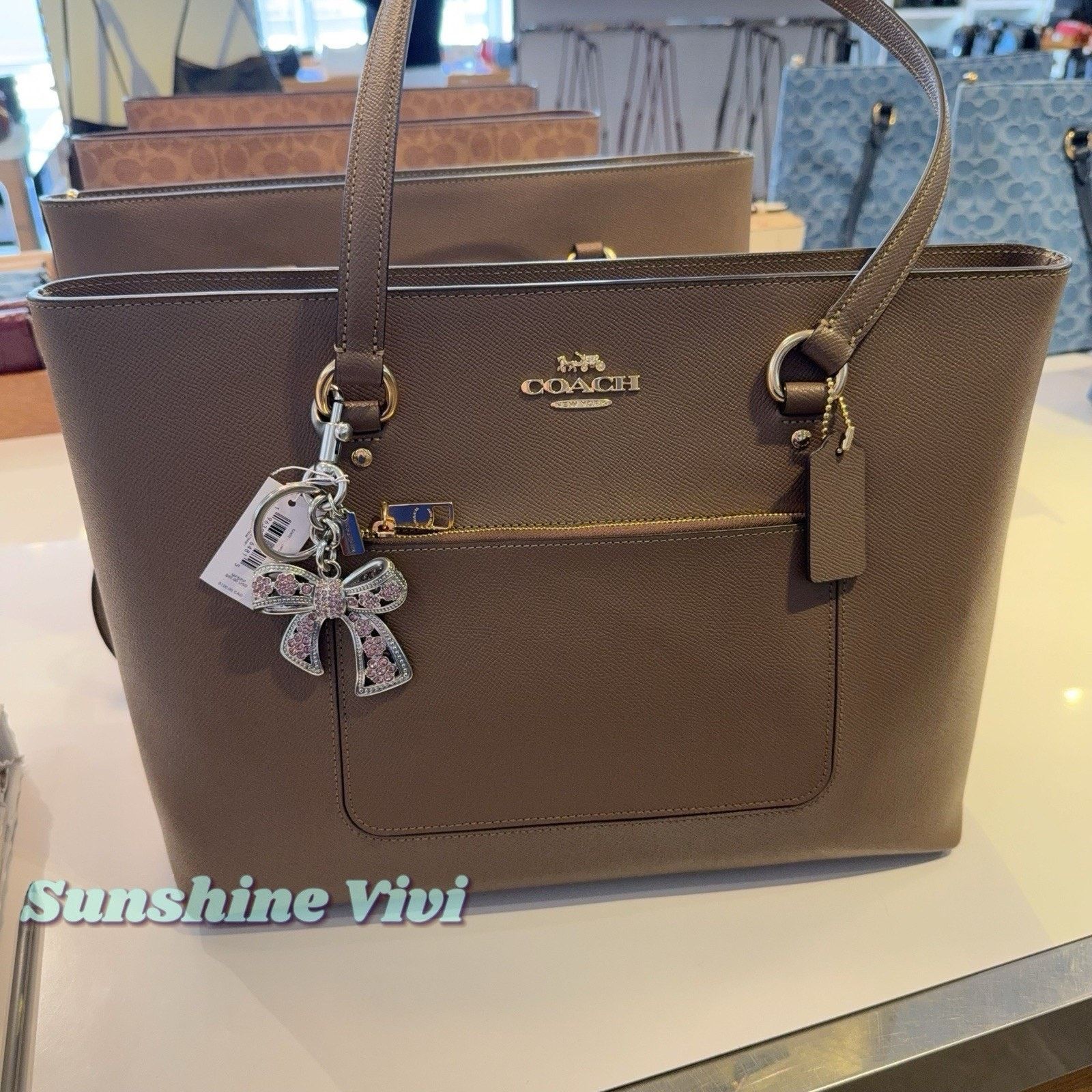 Coach NWT Bundle COACH CCD71 Station Tote Bag & CAX72 Bow Charm Size ONE SIZE - 1 Thumbnail