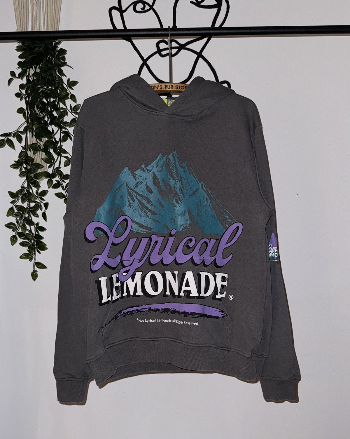 Lyrical Lemonade “On the Rocks” Hoodie XL buy (OFFER)