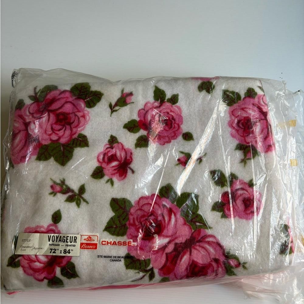 Designer Vintage Throw Blanket with Floral Design Size ONE SIZE - 2 Thumbnail