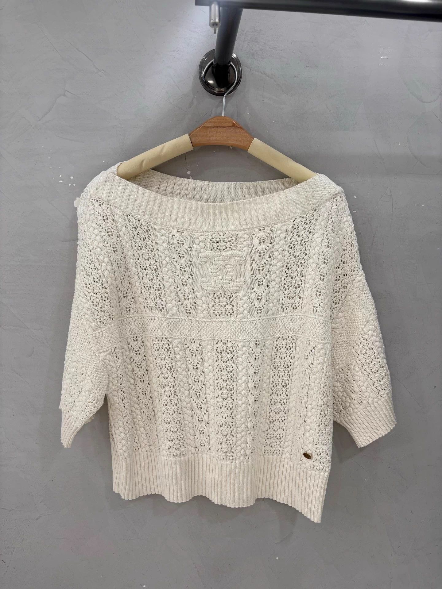 Chanel Chanel 24 Coco Beach White Logo Knit Top 36 Size XS / US 0-2 / IT 36-38 - 1 Thumbnail