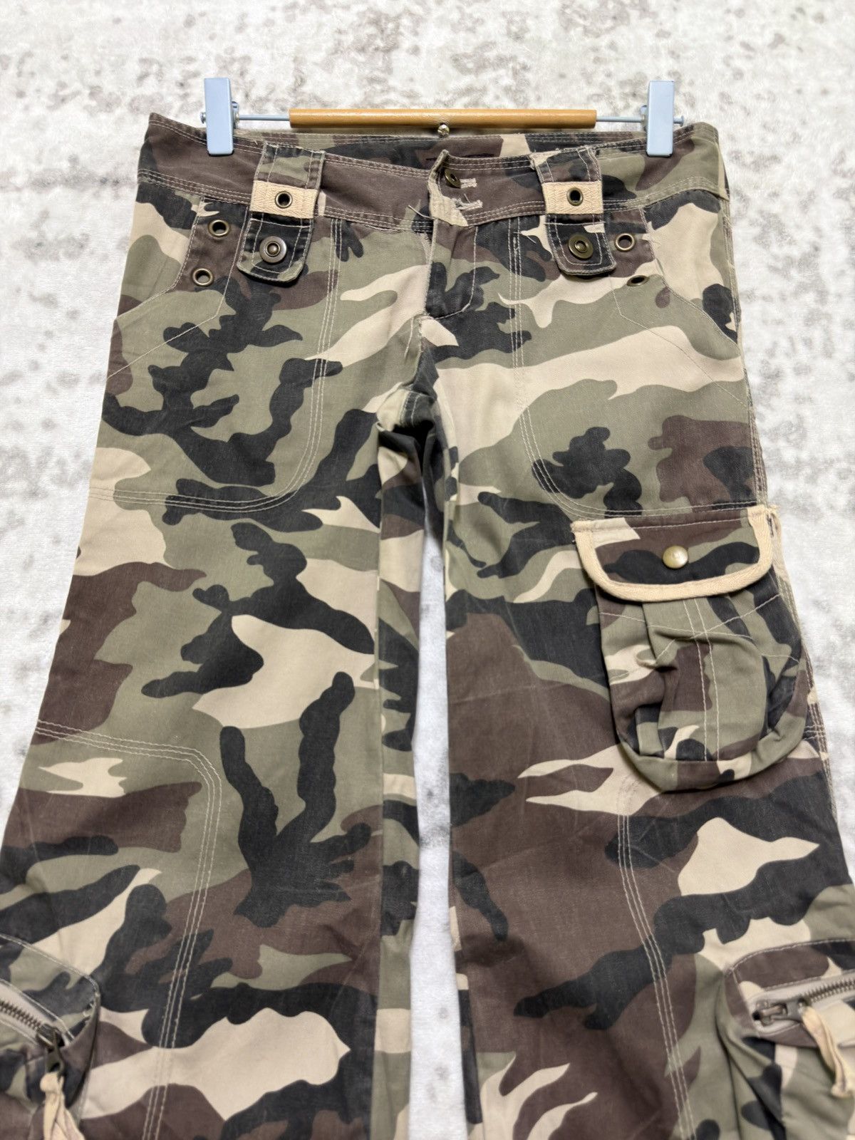 GOA Spiral Girl Camo Cargo Flare Pants Low Rise Women Denim Size US 29 - 3 Thumbnail