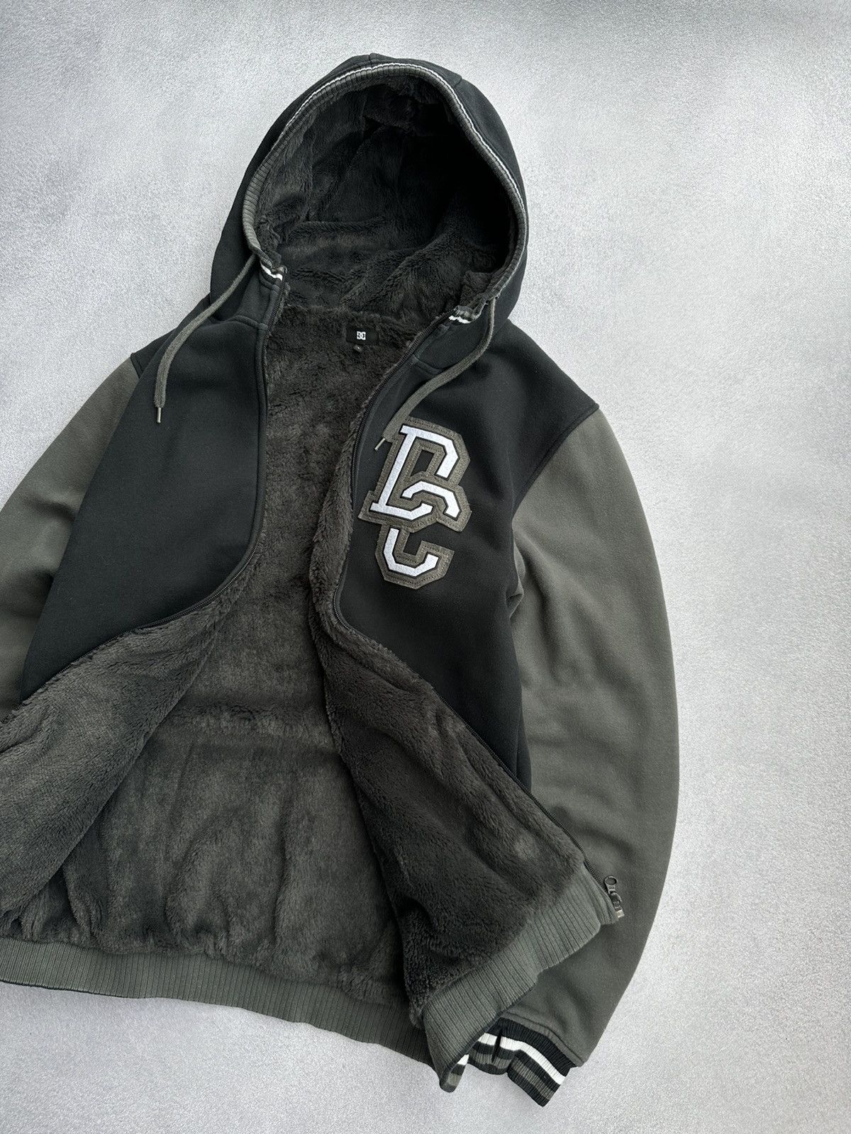 DC × Vintage Vintage DC Shoes Fur Heavy Zip Hoodie Size US L / EU 52-54 / 3 - 8 Thumbnail