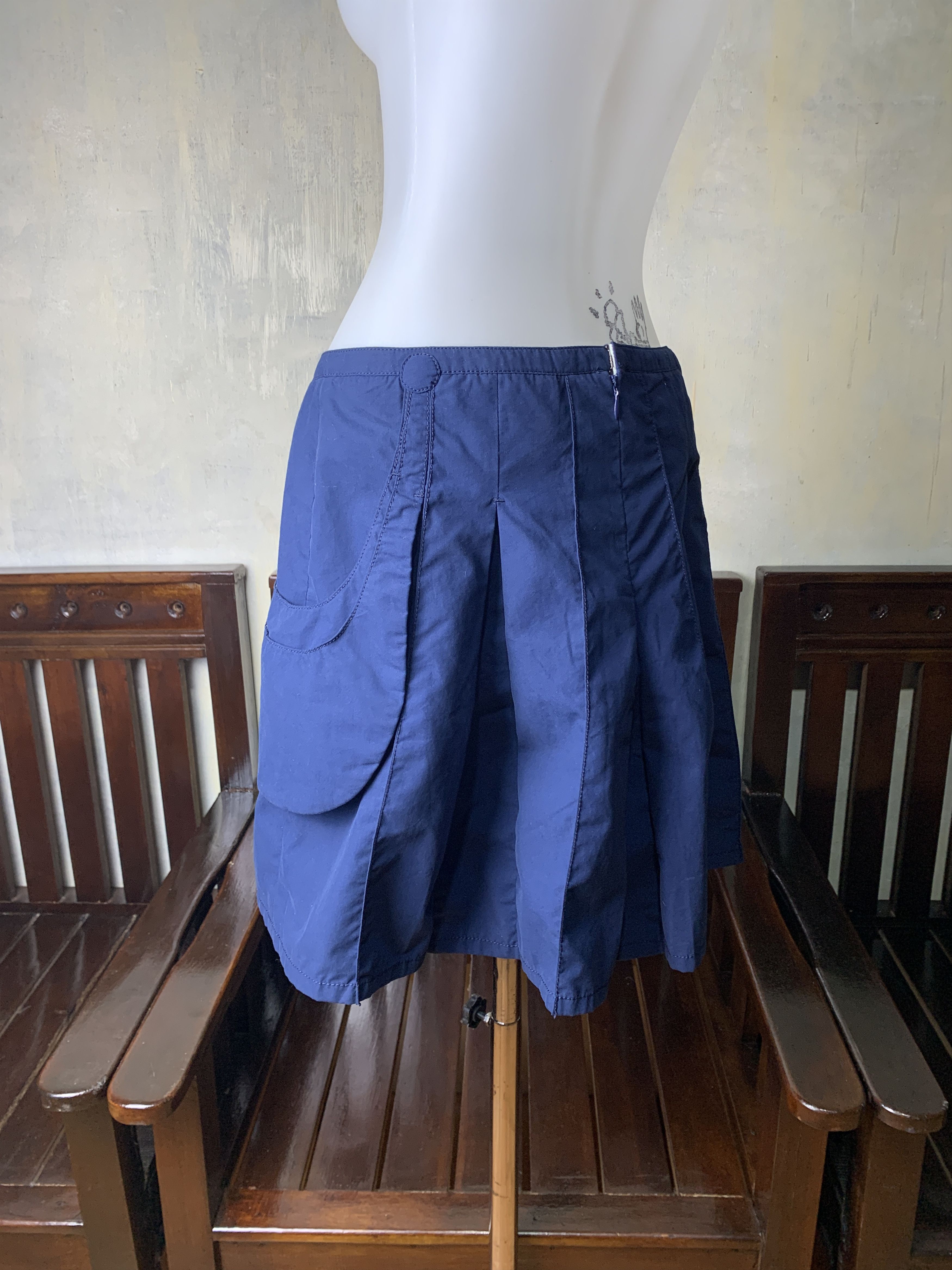 Japanese Brand a la sha Navy Pleated Embroidered Mini Skirt (S/28) Size 28" / US 6 / IT 42 - 2 Thumbnail