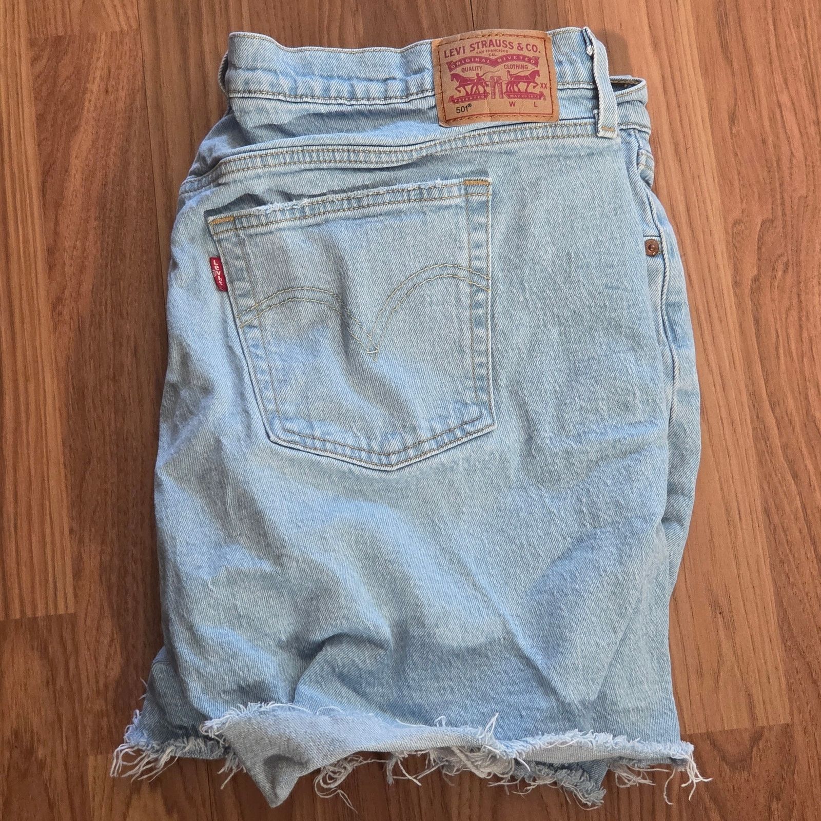 Levi's Stylish Levi's 501 Denim Cut-Off Jean Shorts - Women's 18W Size 40" / US 18 - 2 Thumbnail