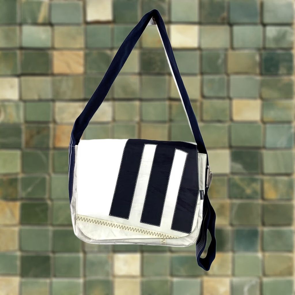Crumpler × Vintage Crumpler Messenger Bag Cheesy Disco For Laptop