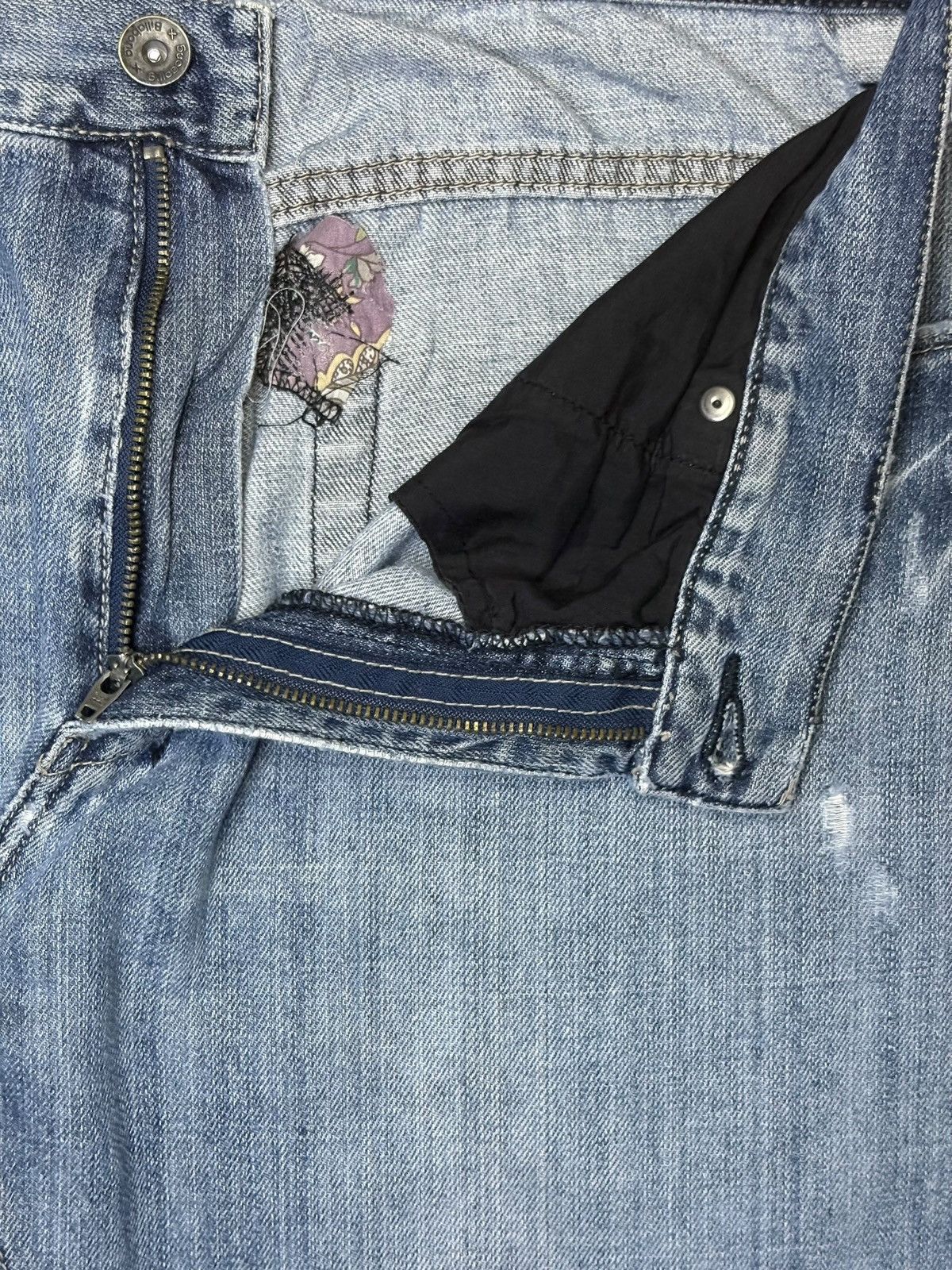 Japanese Brand Vintage Japanese Brand Blue Wash Distressed Baggy Jeans Size US 33 - 9 Thumbnail