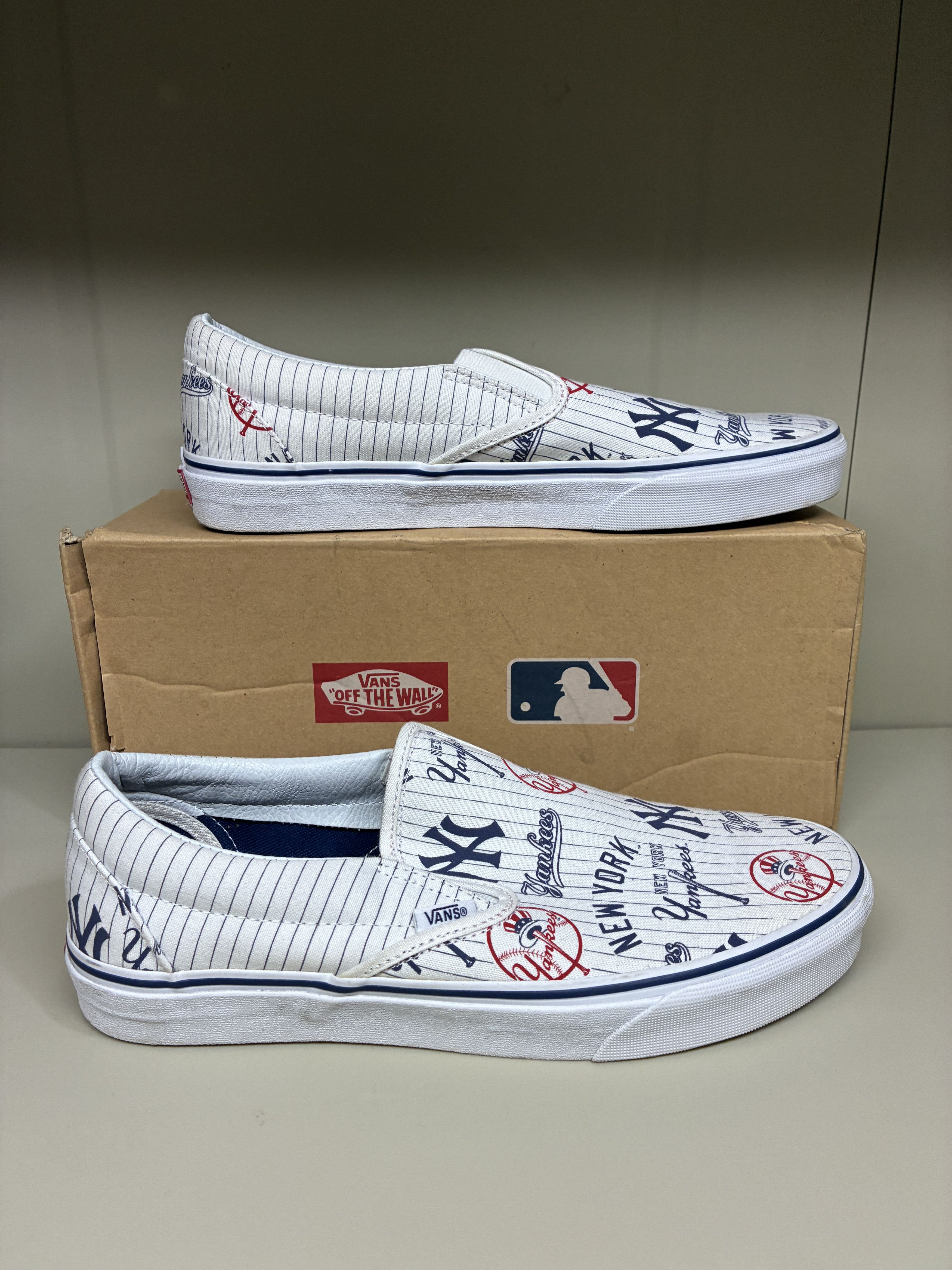 Vans Vans Classic Slip-On MLB New York Yankees White Men Size 11 Size US 11 / EU 44 - 2 Thumbnail