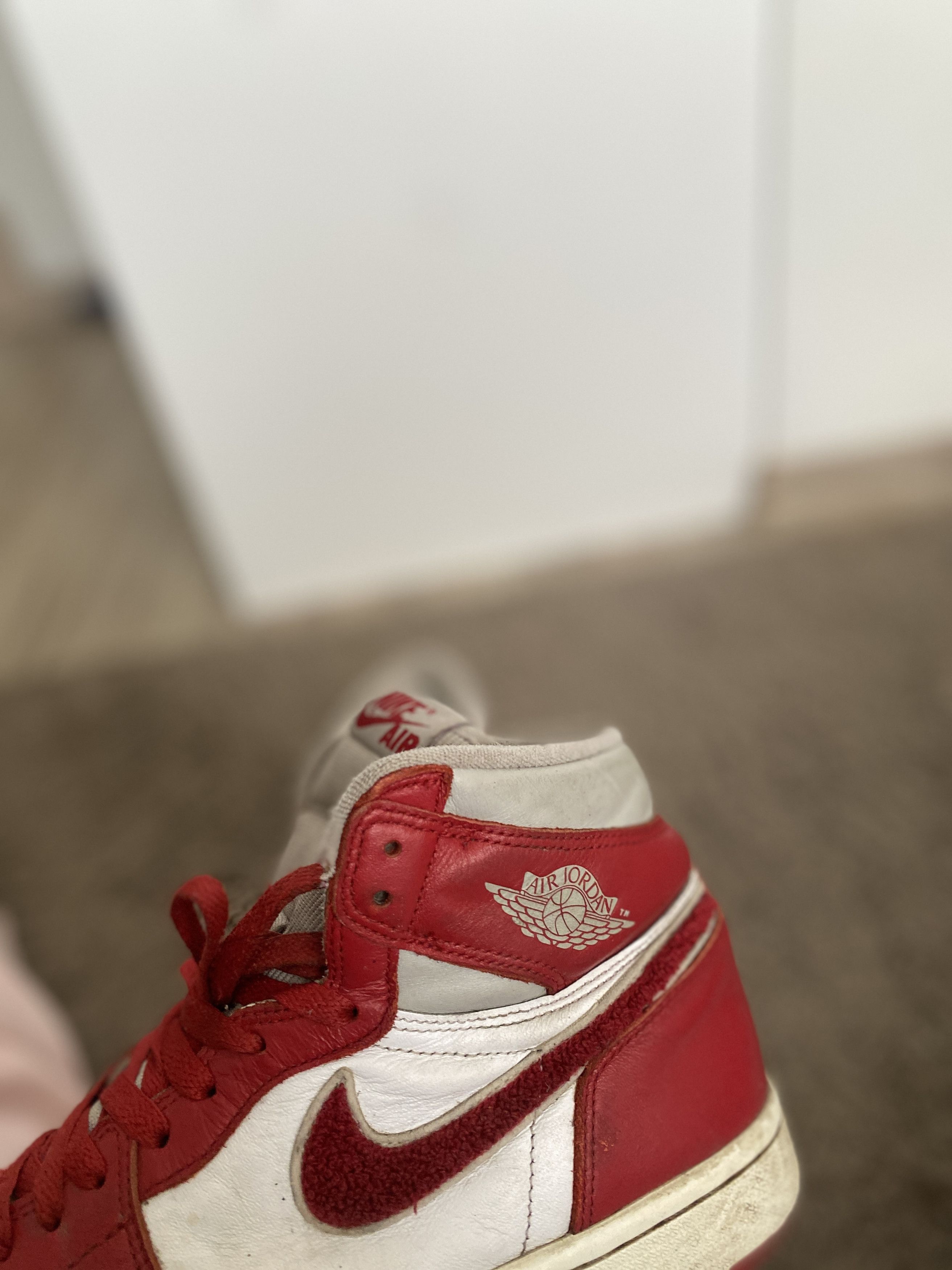 Jordan Brand × Nike Nike Jordan 1 Retro High OG Varsity Red sneakers shoes Size US 9.5 / IT 39.5 - 4 Thumbnail