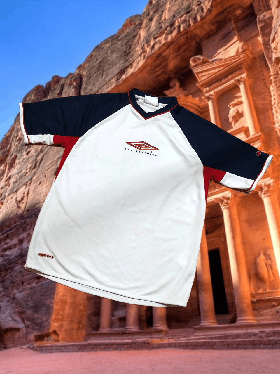 Umbro Streetwear Umbro T-Shirt logo center Y2K Vintage Size US M / EU 48-50 / 2 - 1 Thumbnail