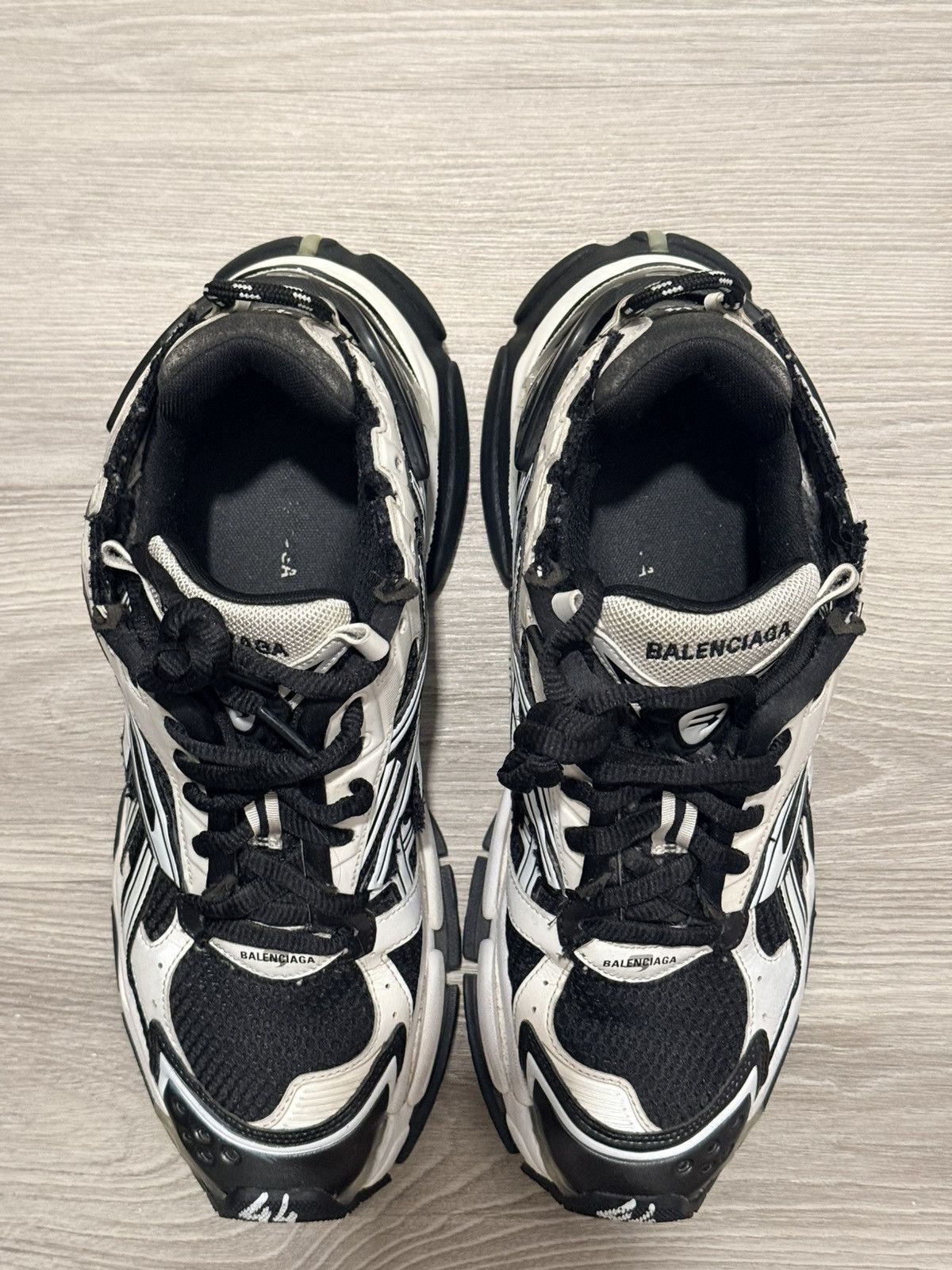 Balenciaga Size 11 - Balenciaga Runner Black White Size US 11 / EU 44 - 9 Thumbnail