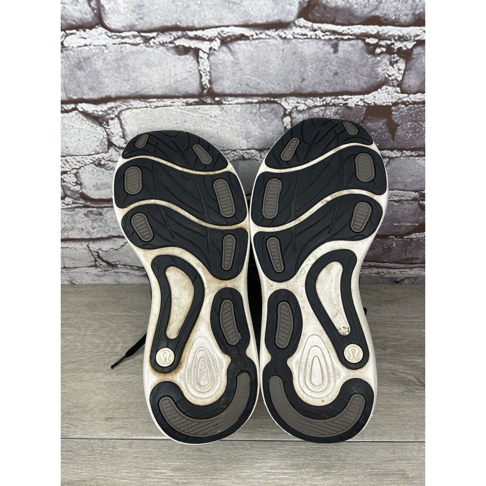 Lululemon Lululemon Black White Chargefeel Workout Low Athletic Sneake Size US 9.5 / IT 39.5 - 15 Thumbnail