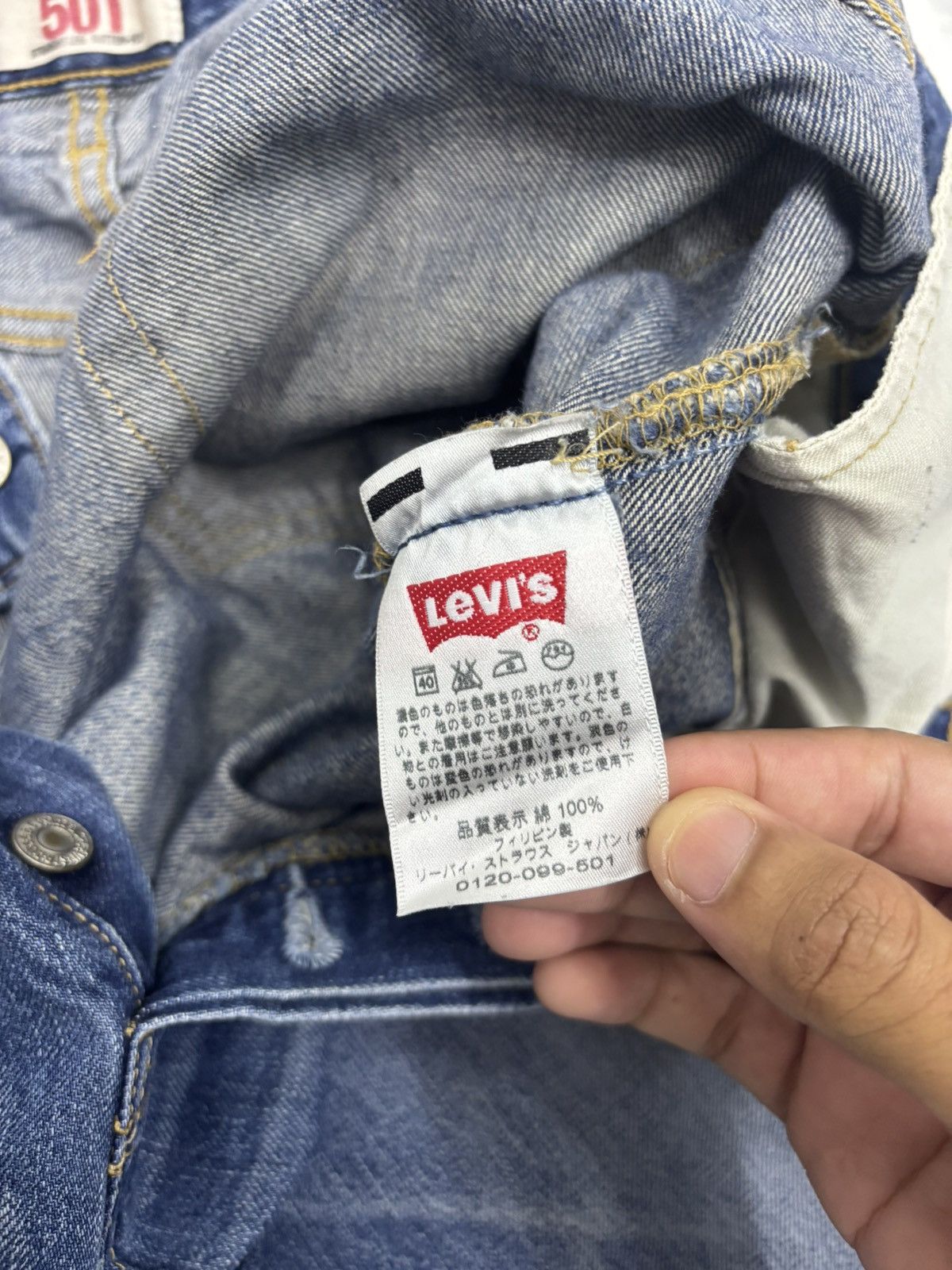 Levi's LEVIS 501 STRAIGHT LEG BUTTON FLY DISTRESSED DENIM JEANS Size US 34 / EU 50 - 12 Thumbnail