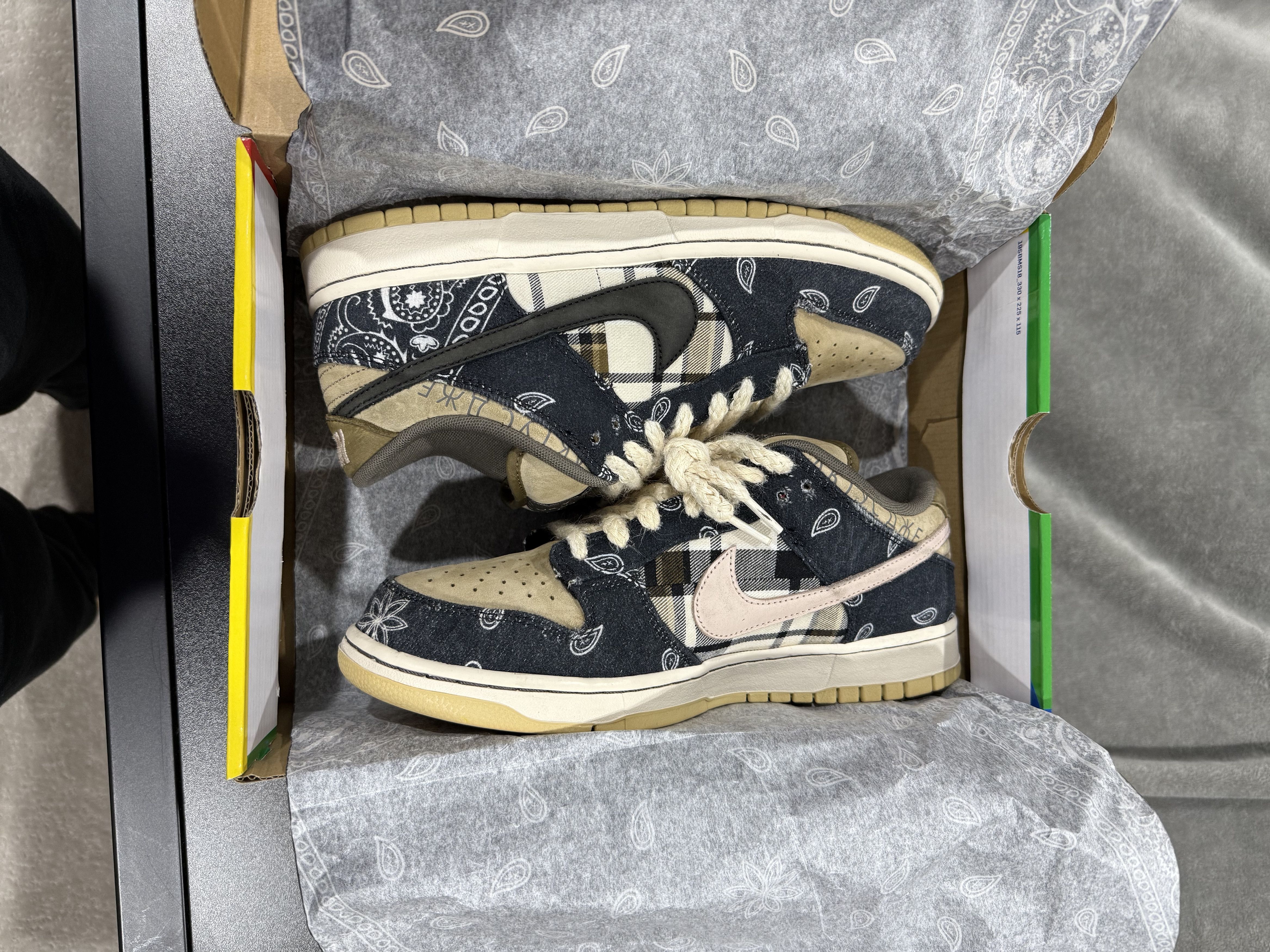 Nike × Travis Scott Nike SB Dunk Low Size US 10 / EU 43 - 6 Thumbnail