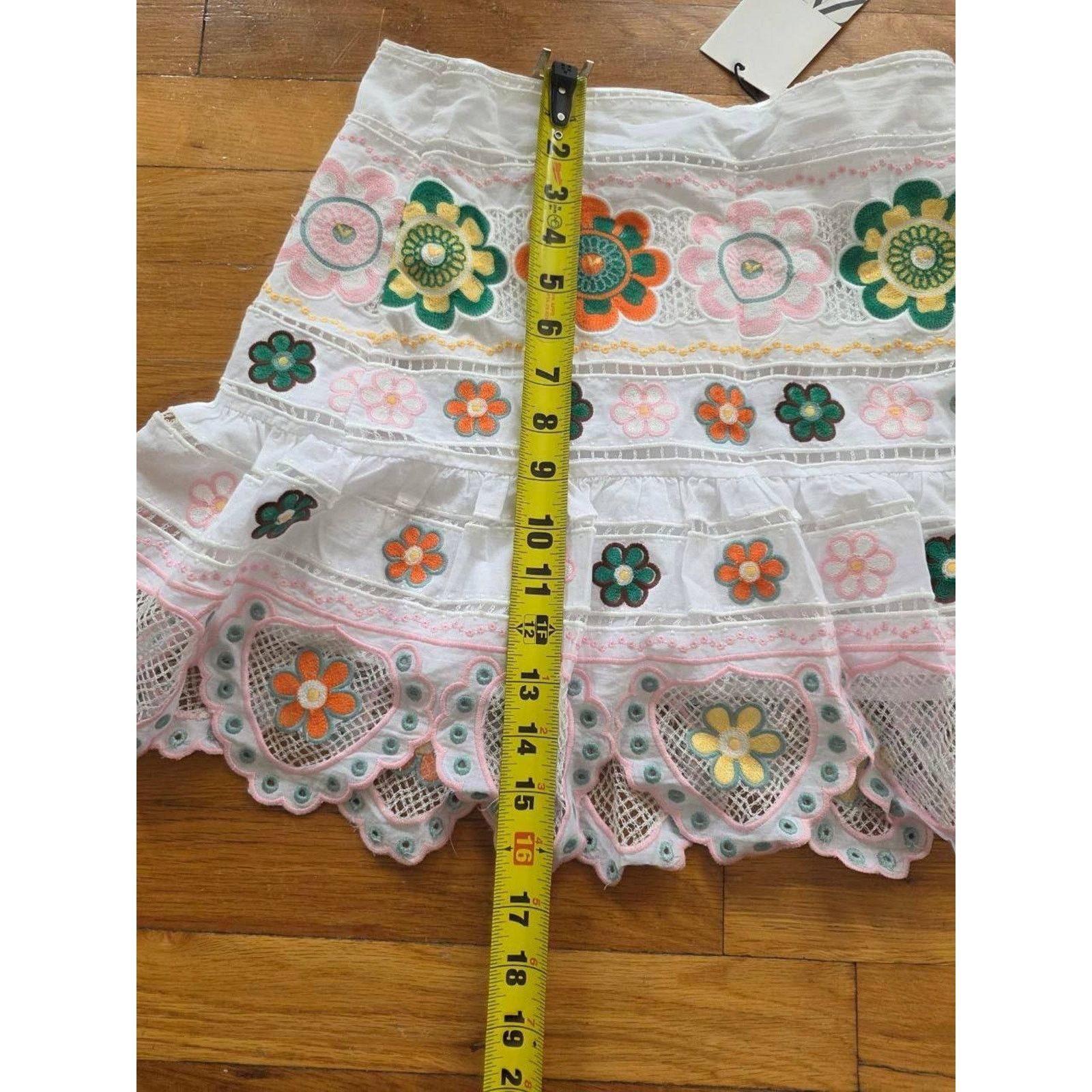 Zara Zara White Embroidered Floral Scalloped Crochet XS A001646 Size 24" / US 00 / IT 34 - 3 Thumbnail