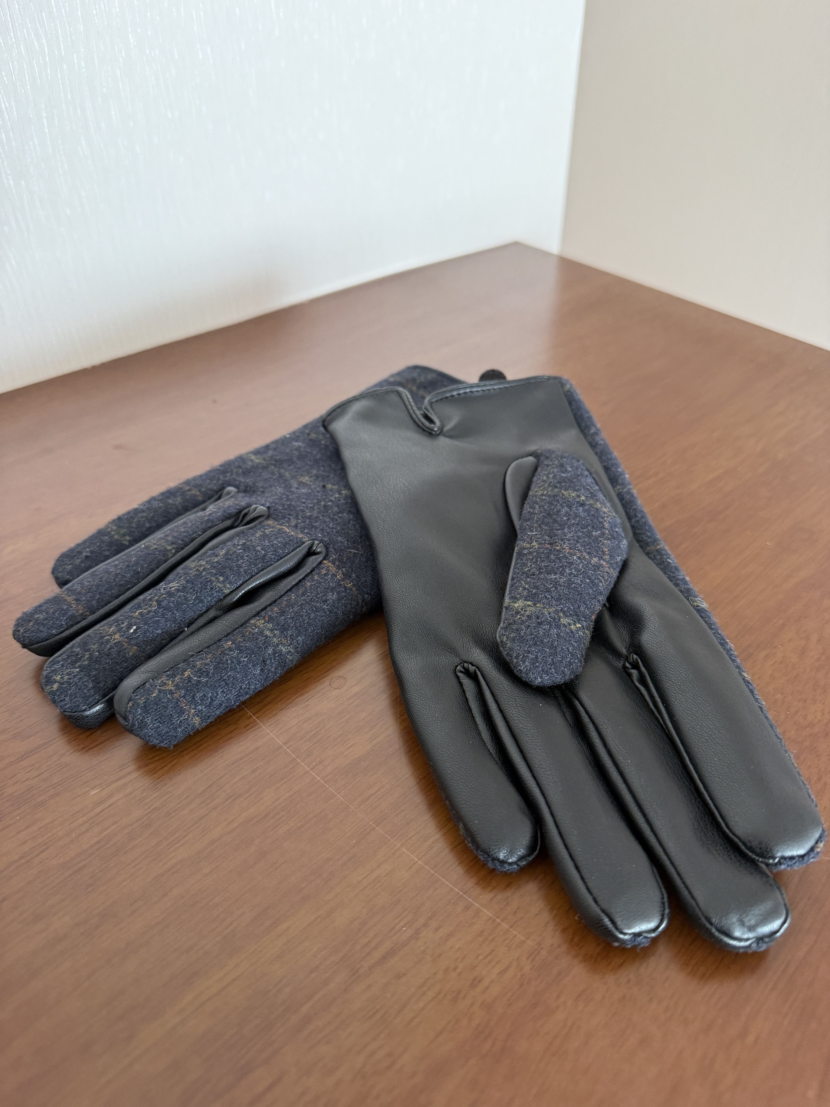 Other Heritage Traditions – Blue Check Tweed Gloves Size ONE SIZE - 1 Thumbnail
