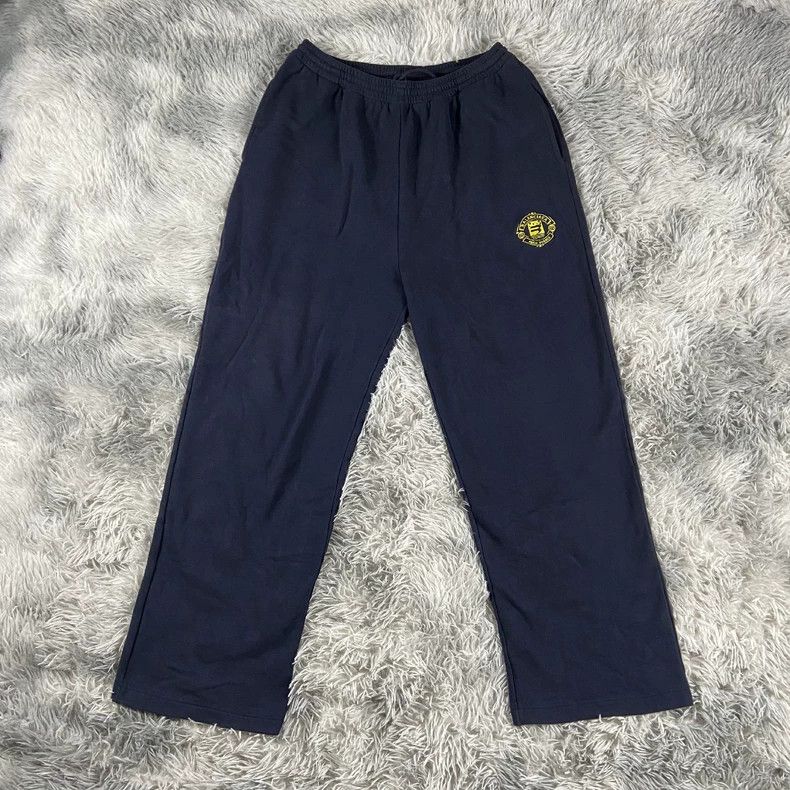 Balenciaga Balenciaga size m Manchester United embroidered trousers Size US 30 / EU 46 - 1 Thumbnail