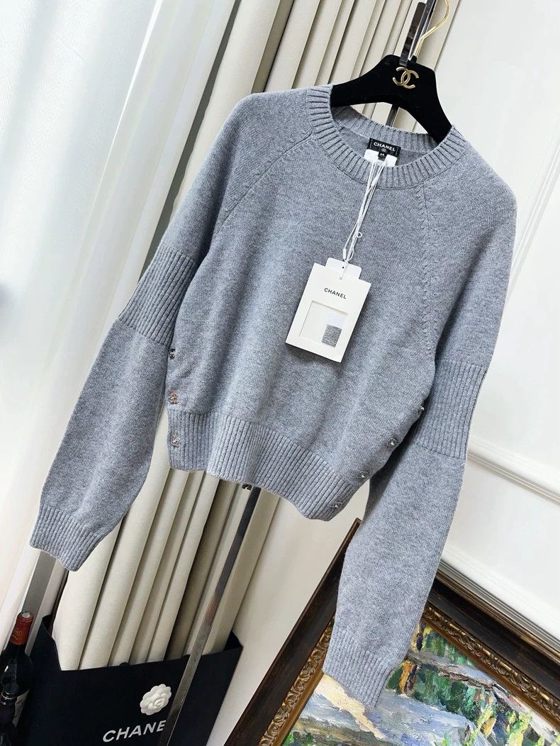 Chanel Chanel Gray Cashmere Sweater with Bag Buckle - dmc Size US M / EU 48-50 / 2 - 1 Thumbnail